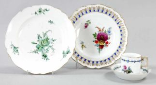 2 Teller u. 1 TassePorzellan, Meissen, 1774 - 1814 (Marcolini-Zeit) In verschied. Ausführungen m.