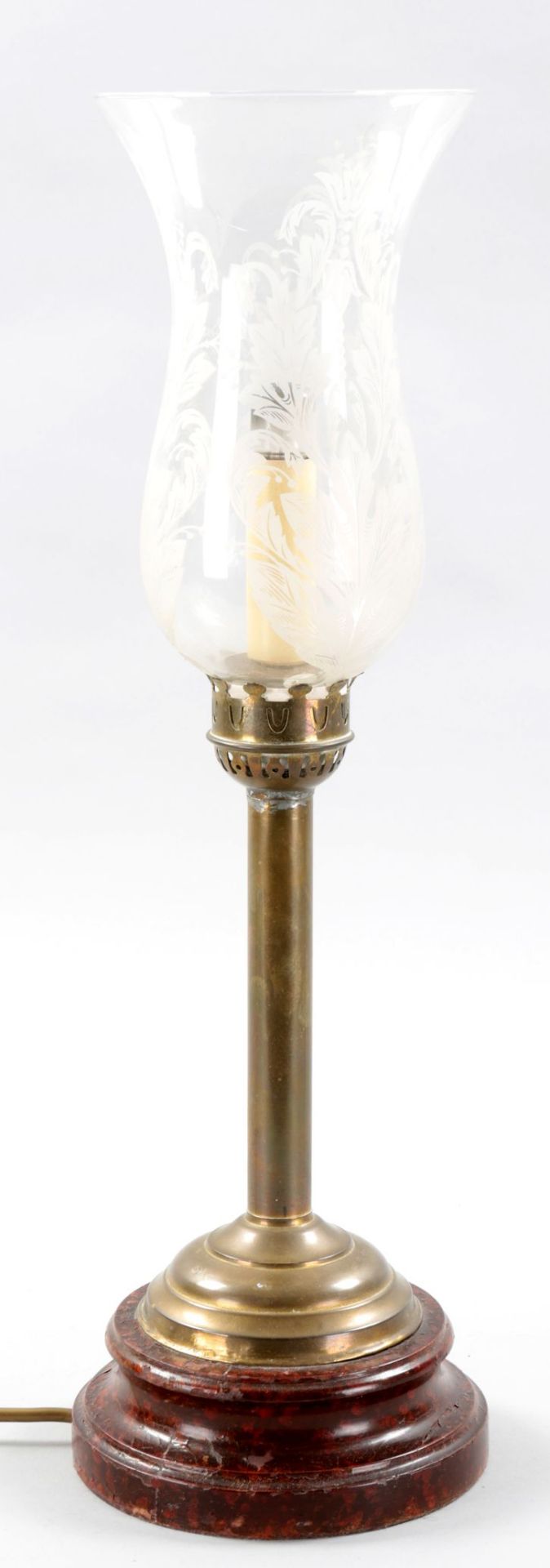 TischlampeHolz/Metall/Glas, 20.Jh. Gewölbter Rundfuß m. glattem Schaft auf profiliertem Sockel (