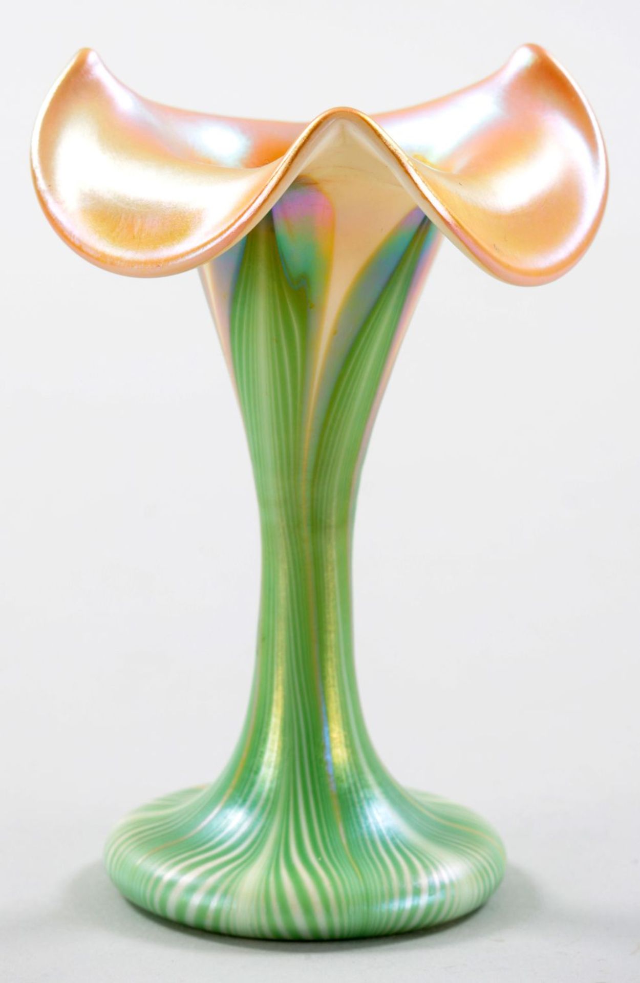 Kl. Jugendstil-VaseGlas, Quezal Art & Decorating Co, um 1900/20.Jh. In Lilien-Form m. blütenförmiger