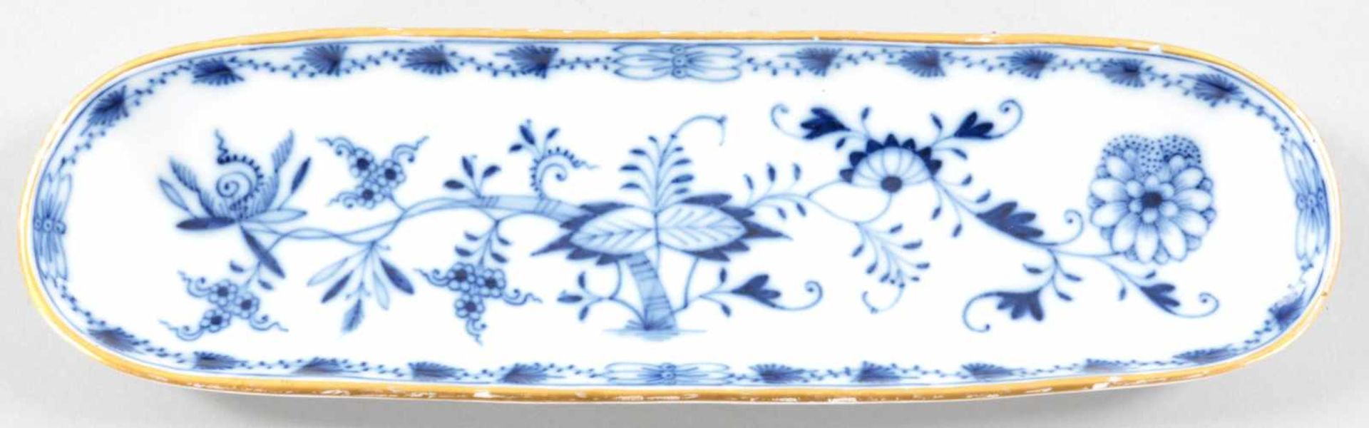 FederschalePorzellan, Meissen, um 1860/70 Unterglasurblauer "Zwiebelmuster"-Dekor m. Goldrand.