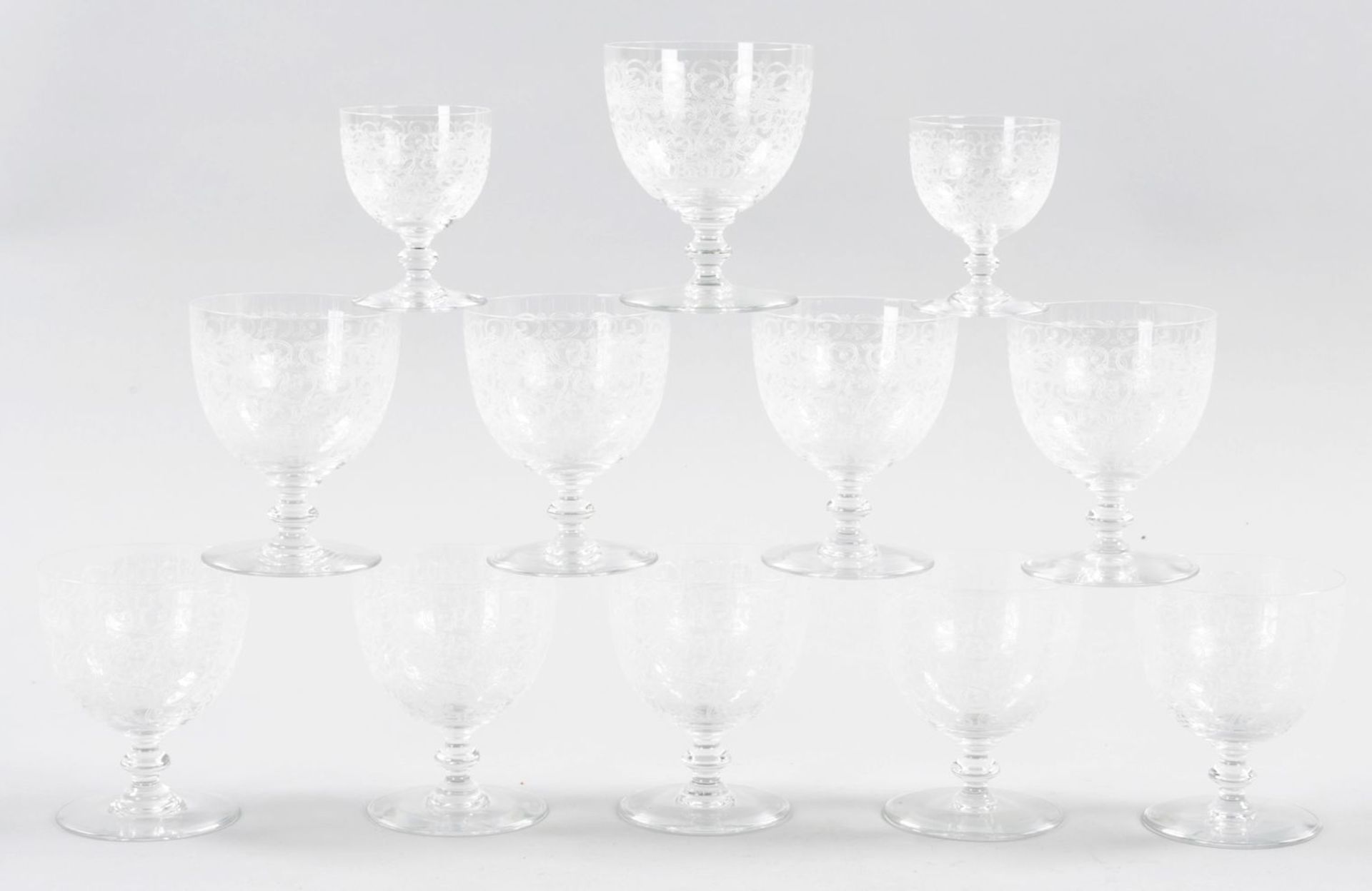 Gläser Rest-SetGlas, Baccarat (Frankreich), 20.Jh. 13-tlg, Modell "Rohan", Kuppa m. reich graviertem