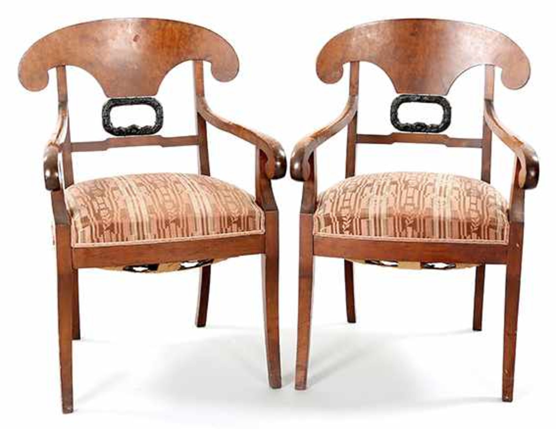 Paar Biedermeier-ArmlehnstühleBirke u.a., Schweden, um 1900/20 Auf leicht ausgestellten Beinen die