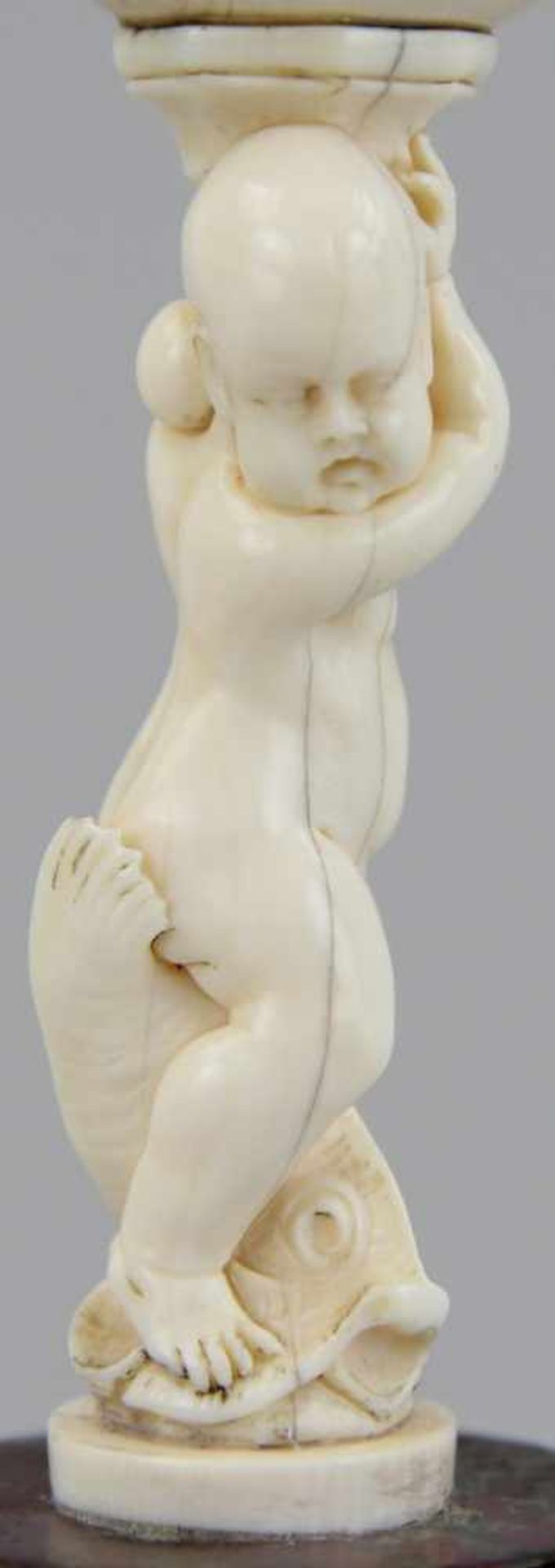 Deutscher Bildhauer des 17. Jhd. Figur, Elfenbein geschnitzt, Putto auf Delphin mit Füllhorn, auf - Image 3 of 5