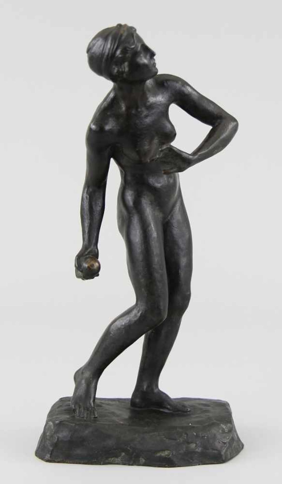 Bäumler, Georg (Kitzingen 1871 - 1934) Figur "Kugelspielerin", Bronze gegossen und dunkelbraun - Image 2 of 5