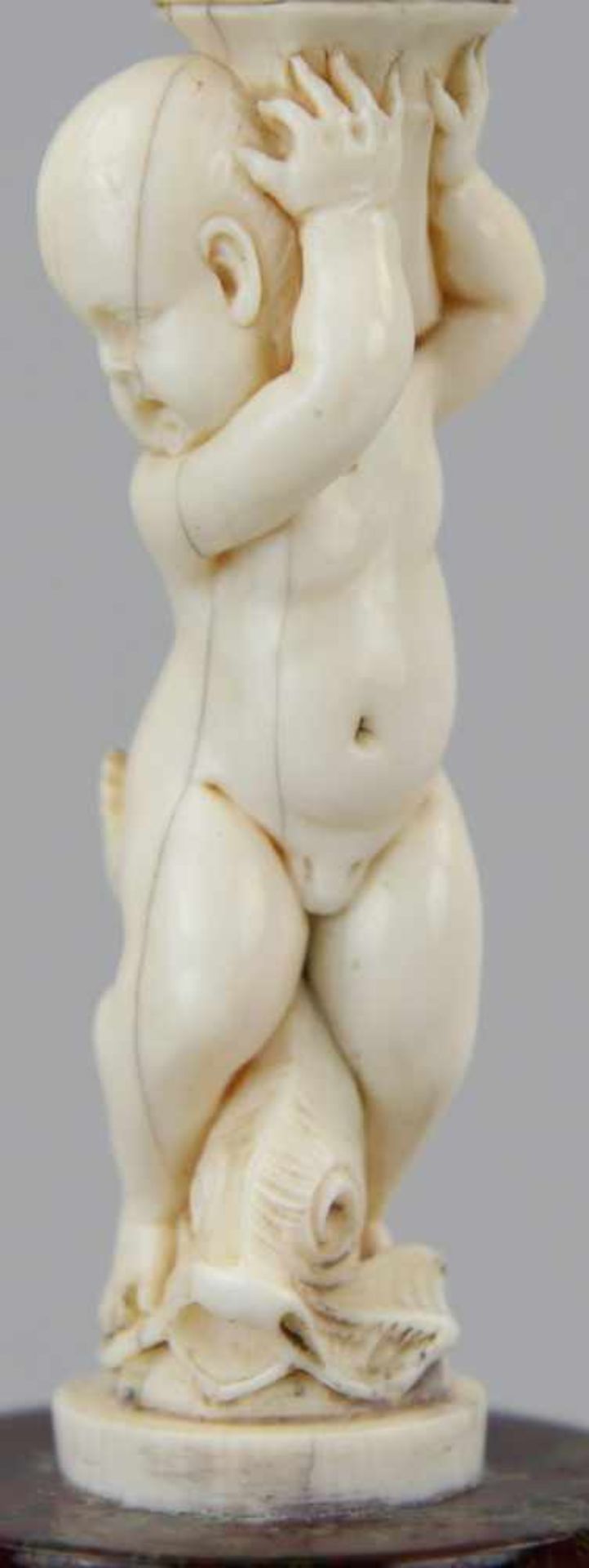 Deutscher Bildhauer des 17. Jhd. Figur, Elfenbein geschnitzt, Putto auf Delphin mit Füllhorn, auf - Image 2 of 5