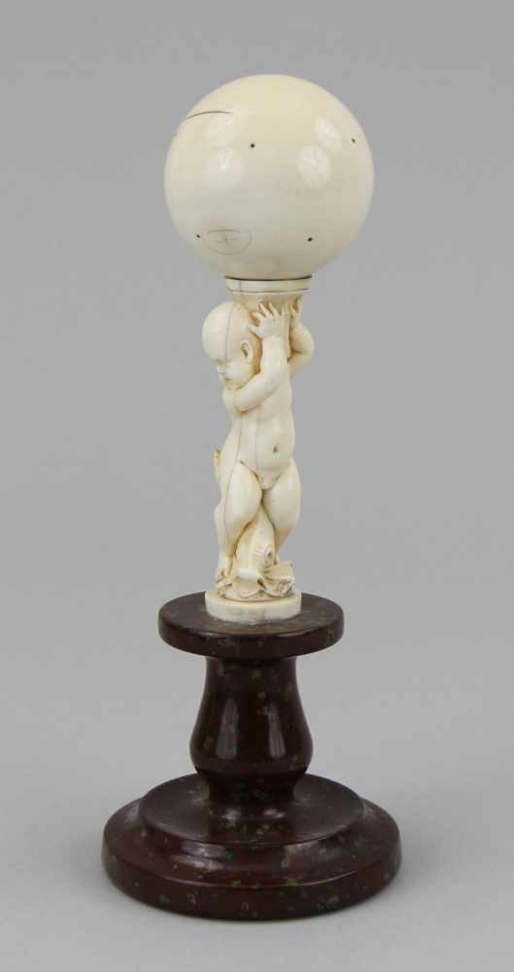 Deutscher Bildhauer des 17. Jhd. Figur, Elfenbein geschnitzt, Putto auf Delphin mit Füllhorn, auf