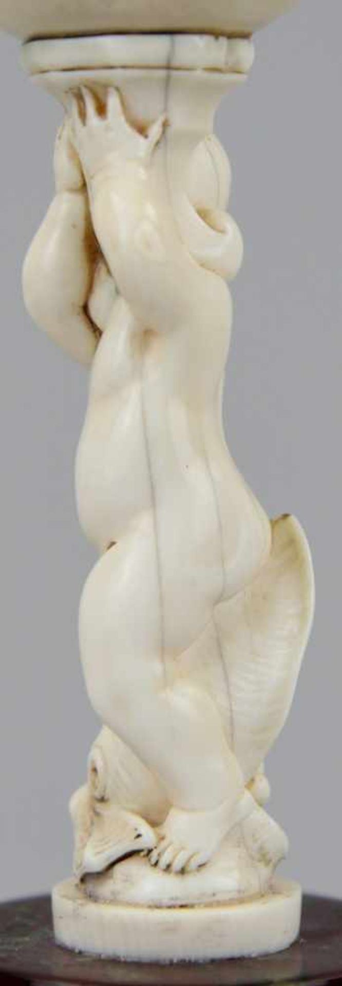 Deutscher Bildhauer des 17. Jhd. Figur, Elfenbein geschnitzt, Putto auf Delphin mit Füllhorn, auf - Image 5 of 5