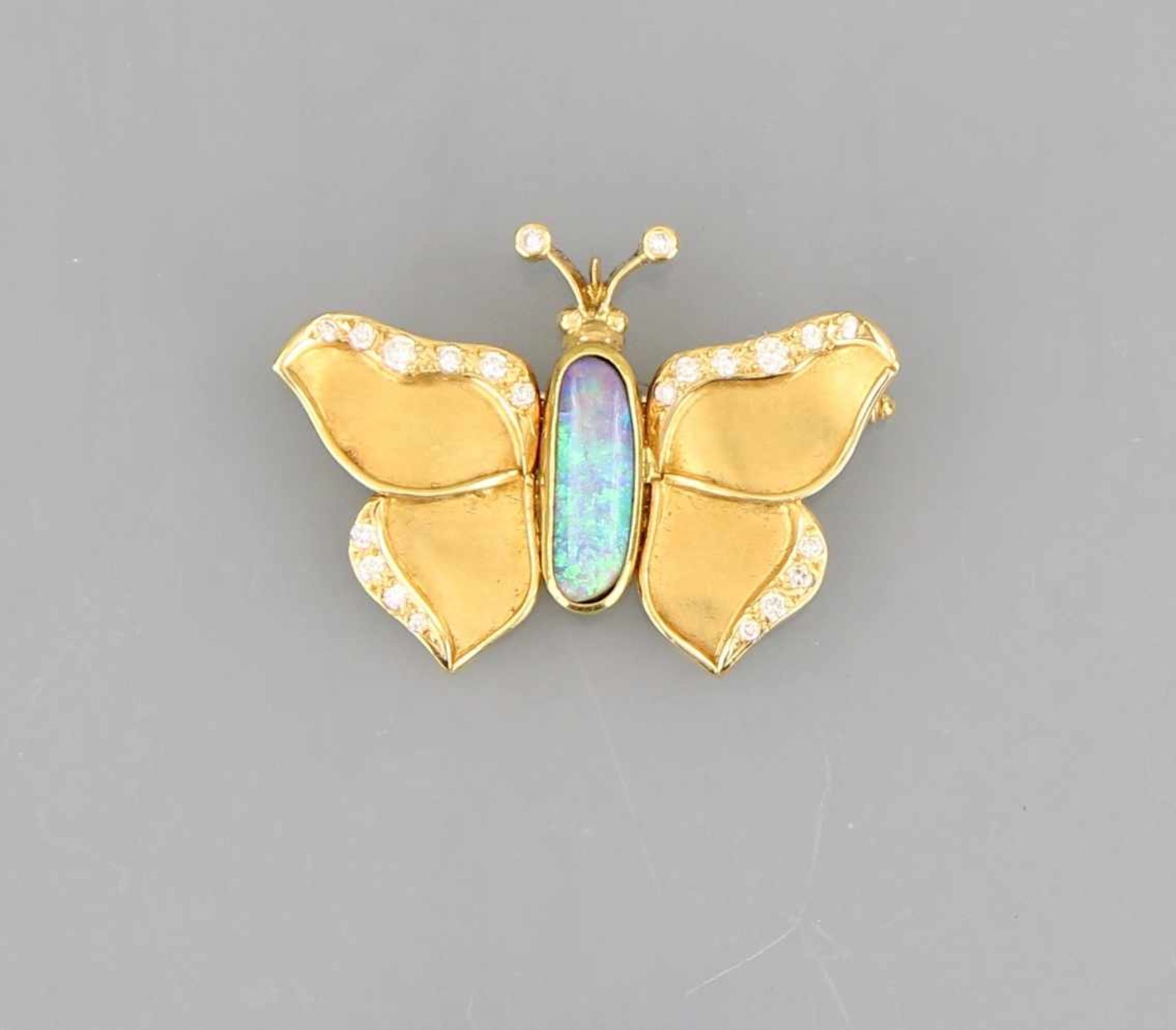 Brosche "Schmetterling"Gelbgold 18 ct., Körper besetzt mit Harlekinopal, auf den Flügeln und den