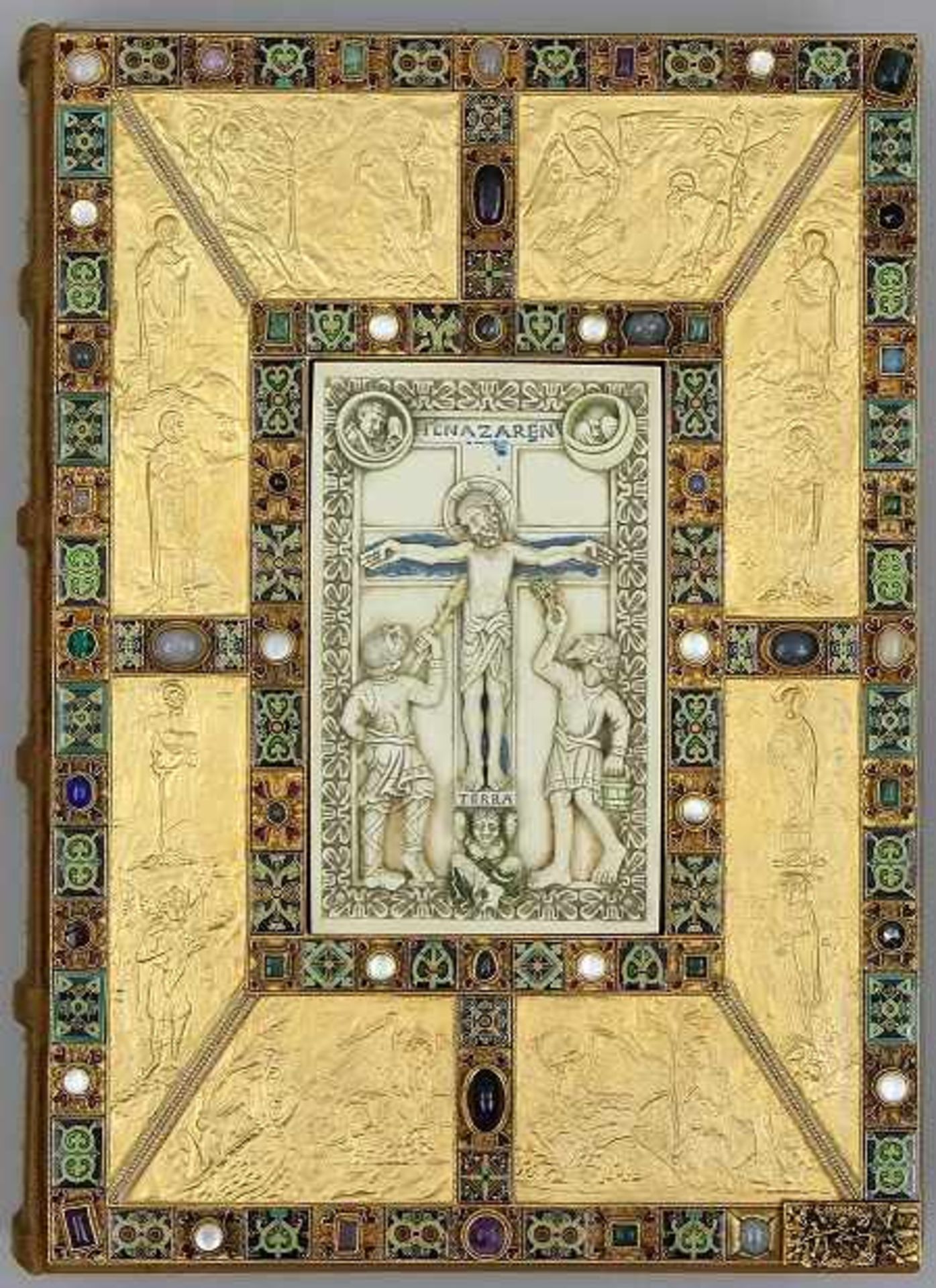 Das Goldene Evangelienbuch von Echternach / Codex Aureus Epternacensis im Prunkeinband135 beidseitig