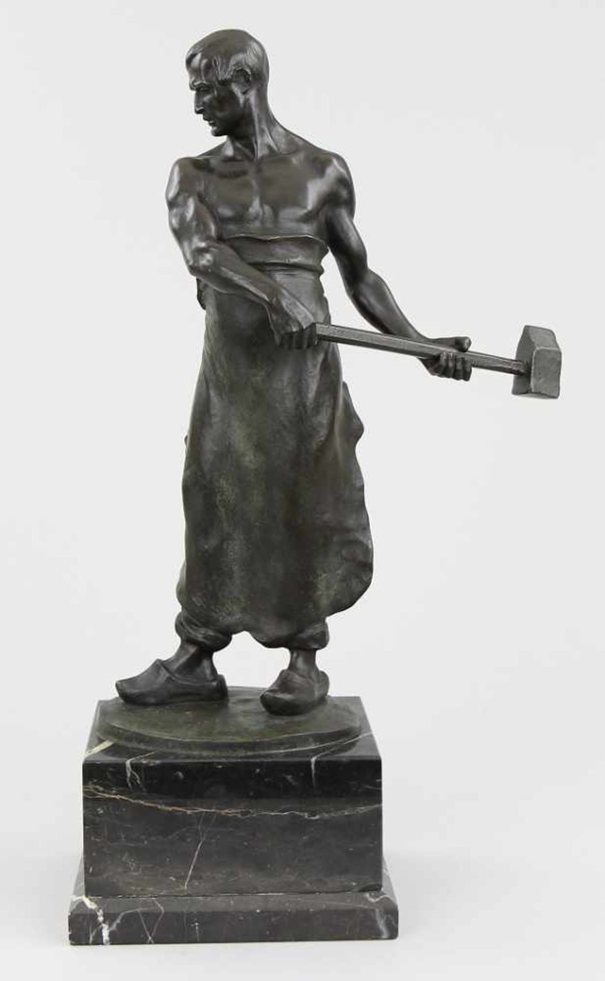 Iffland, Franz (Berlin 1862 - 1935 Berlin) Figur "Schmied", Bronze gegossen und dunkel patiniert,