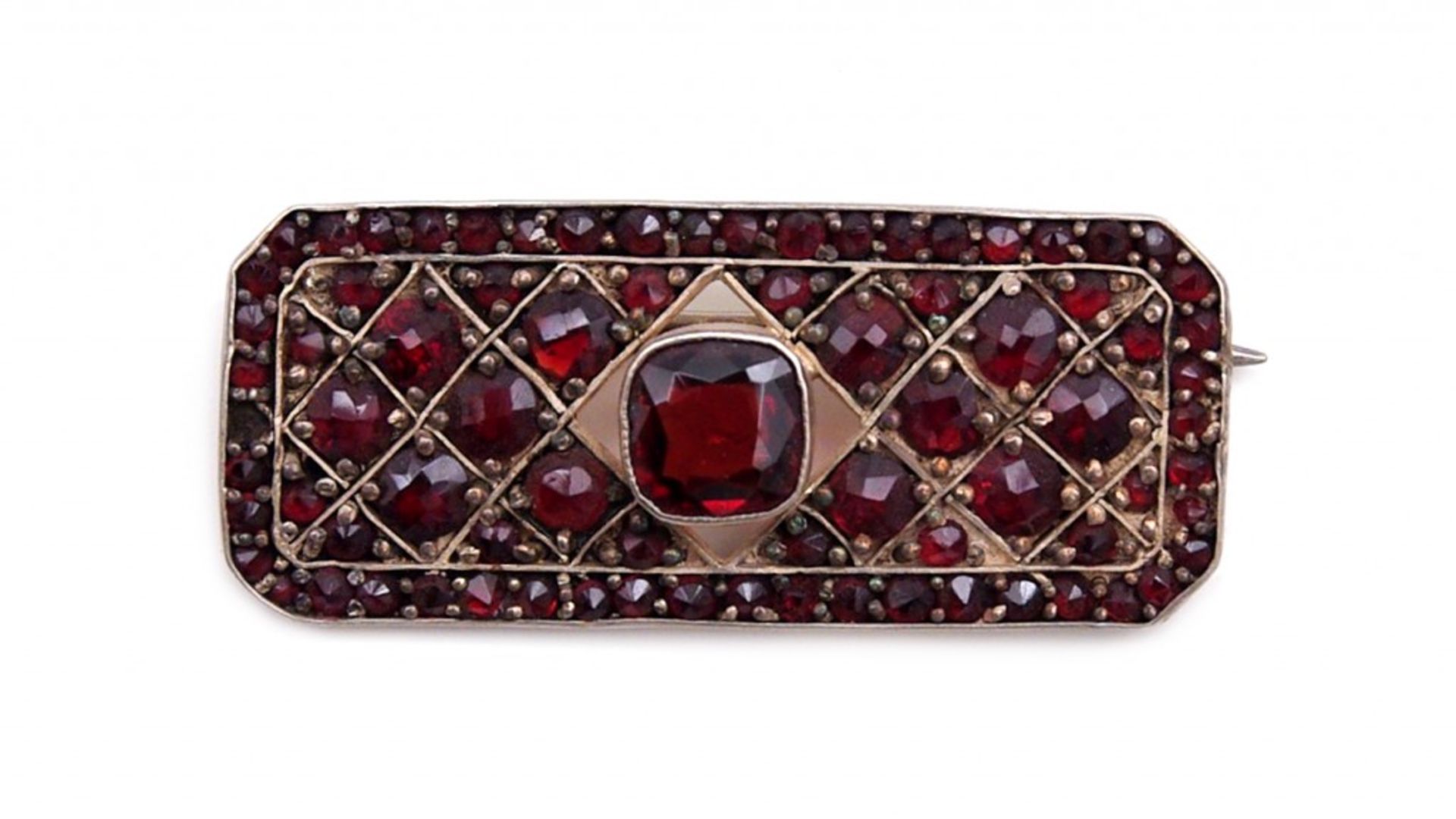 Brooch with Czech garnets