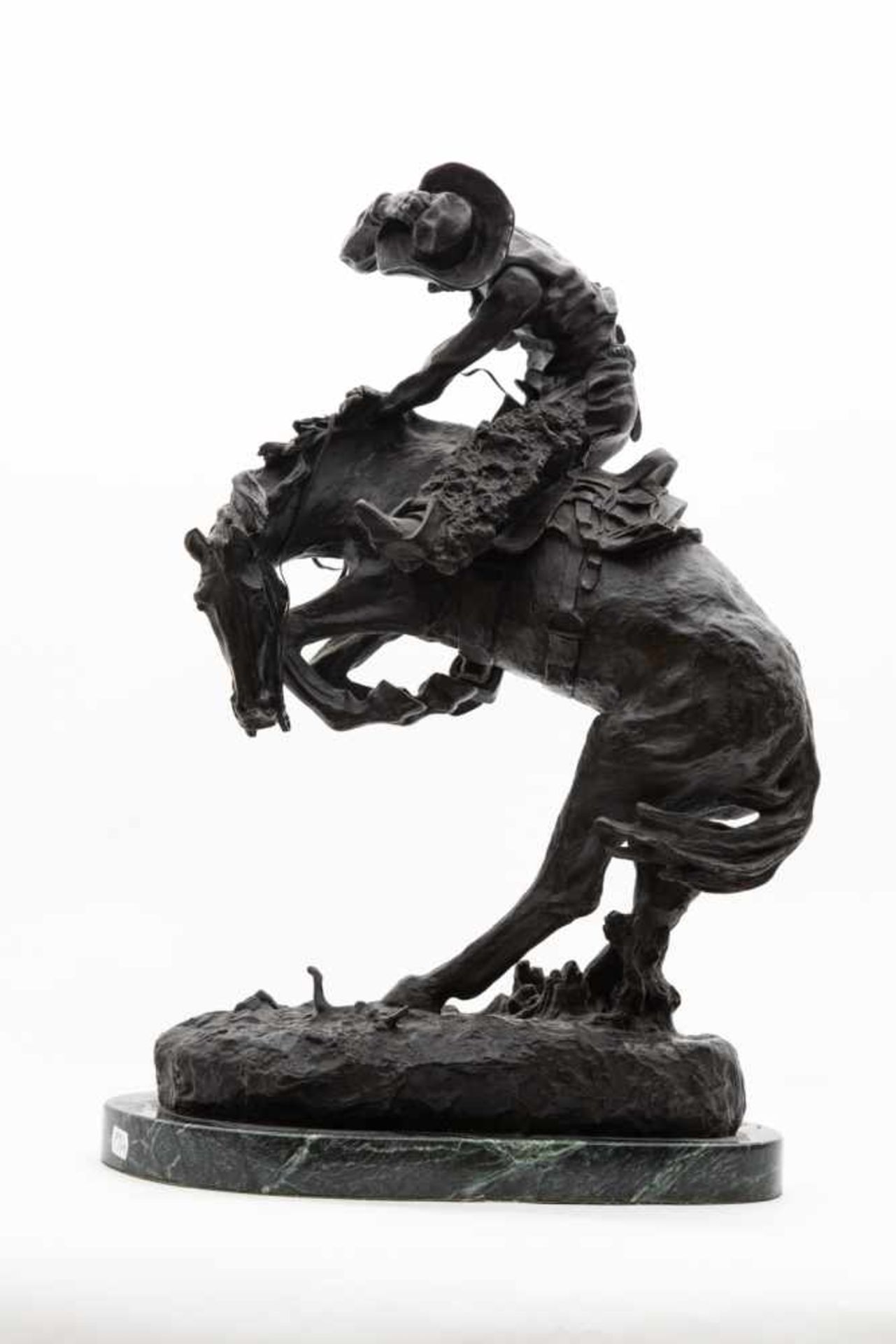 Remington, Frederic (1861 x 1909)"Vor Schlange scheuender Pferd", Bronze, Höheb 61 cm, im Sockel