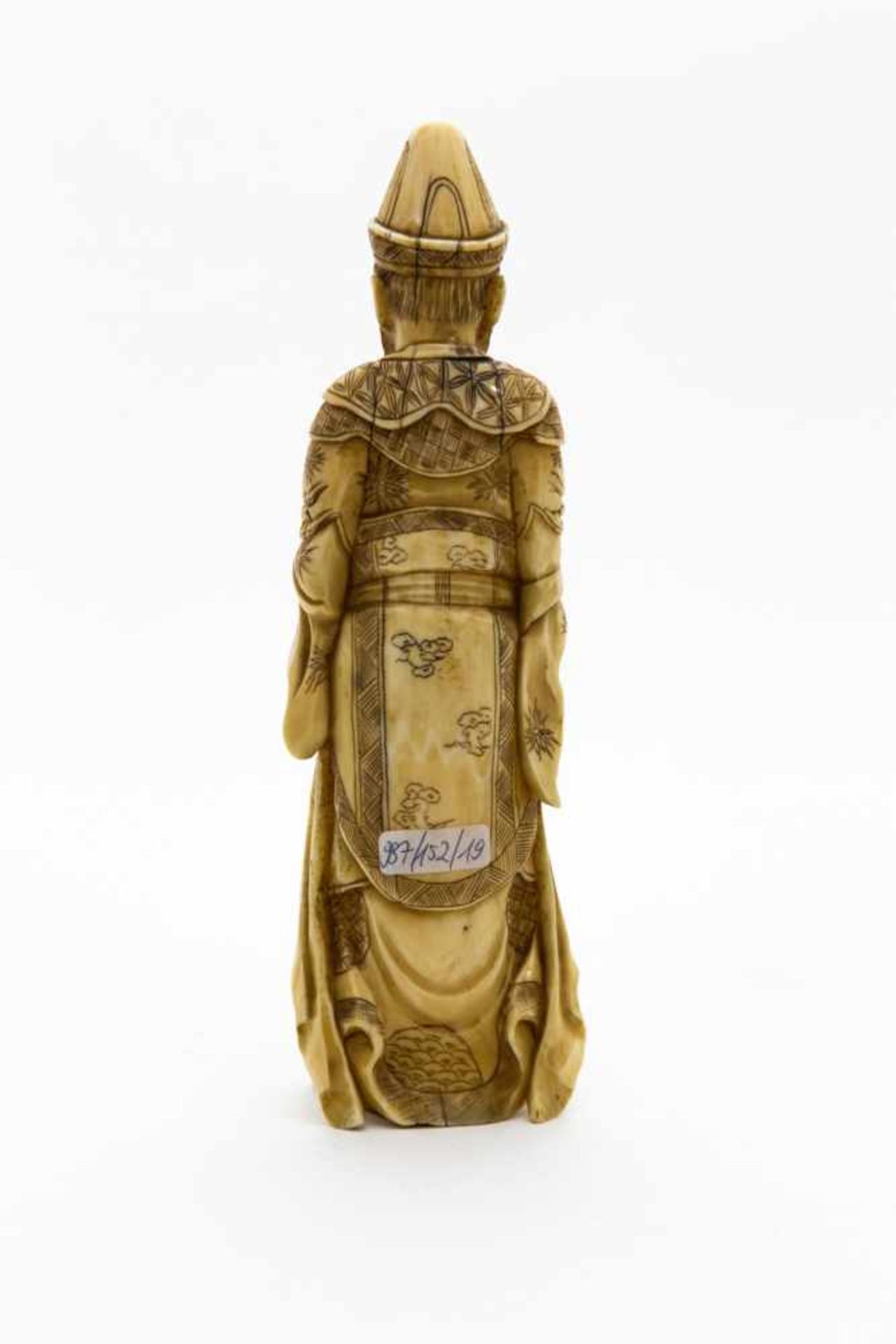 Elfenbeinfigur, Japan 19. Jh."Höllenfürst Emma O", Höhe 18 cm, signiert - Bild 2 aus 2