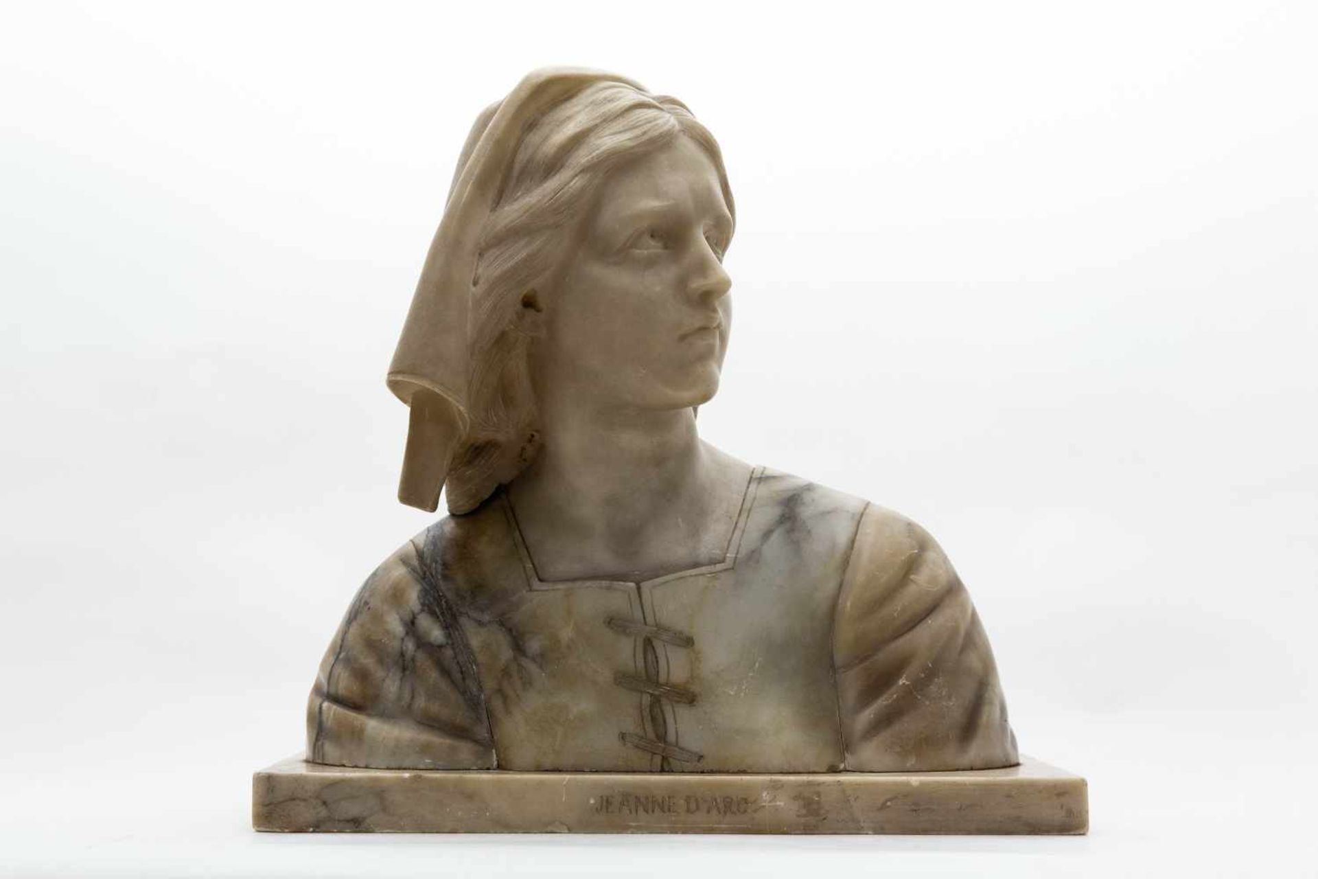 Alabasta - Büste, Frankreich um 1850,"Jeanne d' Arc, Alabasta 36 x 38,5 x 19 cm