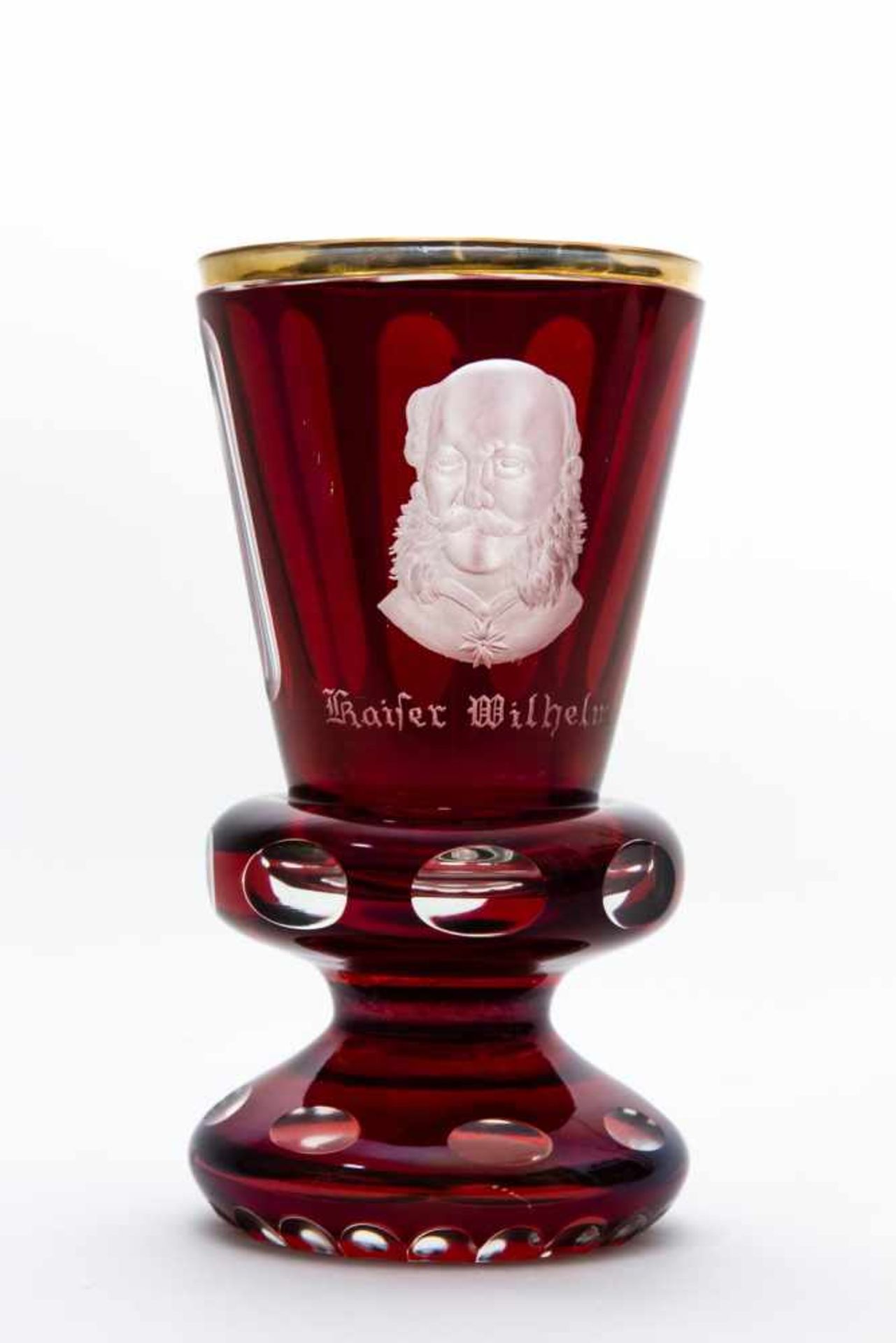 Rubiniertes Glas, deutsch um 1920,"Kaiser Wilhelm I.", geätzt, geschliffen, Höhe 19 cm
