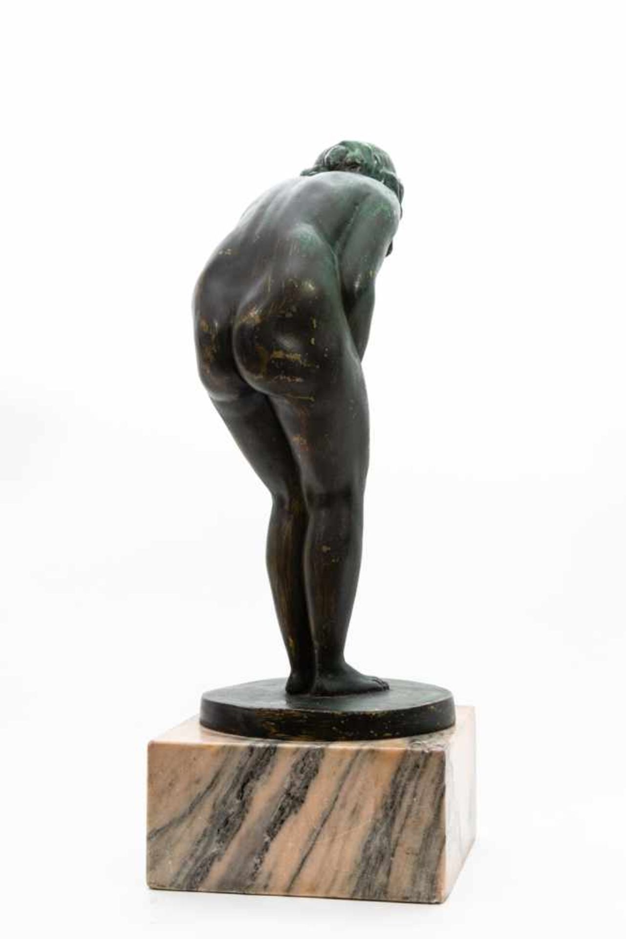 Jugendstil Bronze, Wien um 1910,"Gebücktes Mädchen", Bronze, auf Sockel, Höhe 53 cm - Bild 2 aus 2