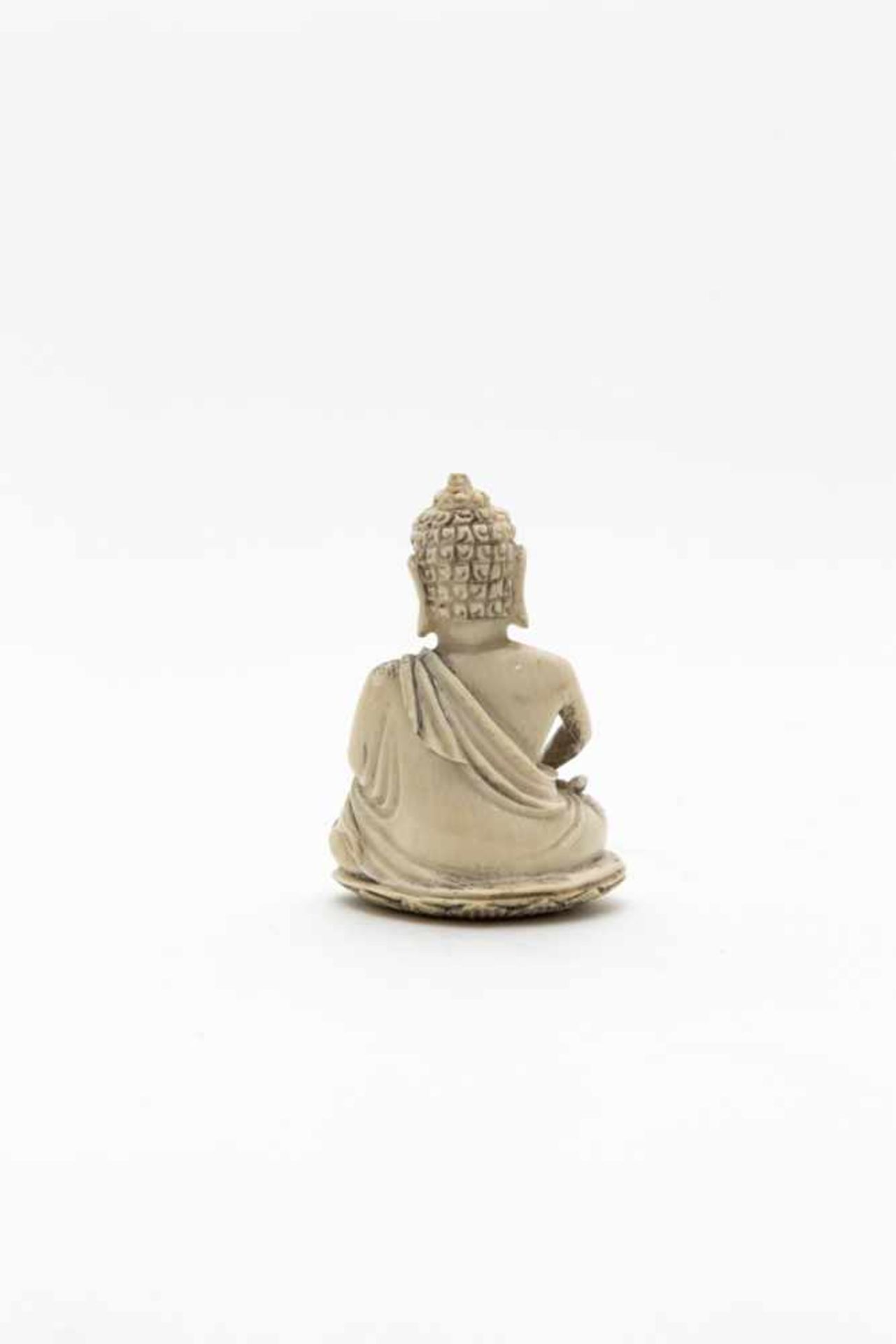 "Sitzender Budha", Burma um 1800,Elfenbein, 7 x 5 cm - Bild 2 aus 2