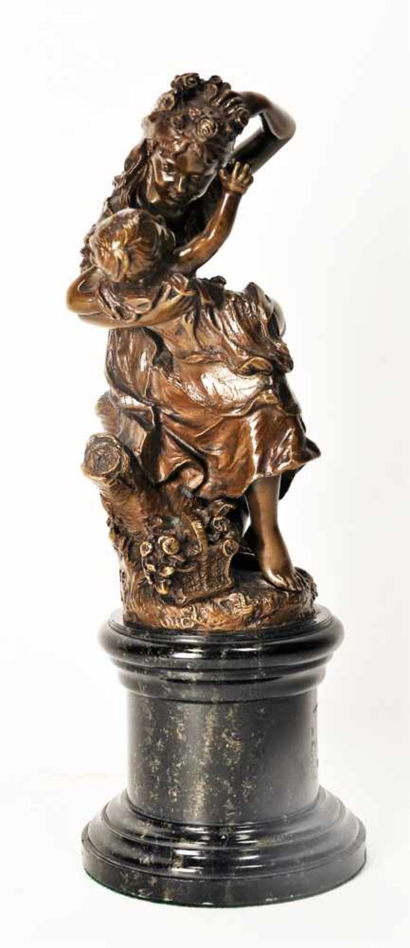 Boese, Johannes (1856 Ostrog - 1917 Berlin)"Sitzende Mutter mit Kind", Bronze, schwarzer