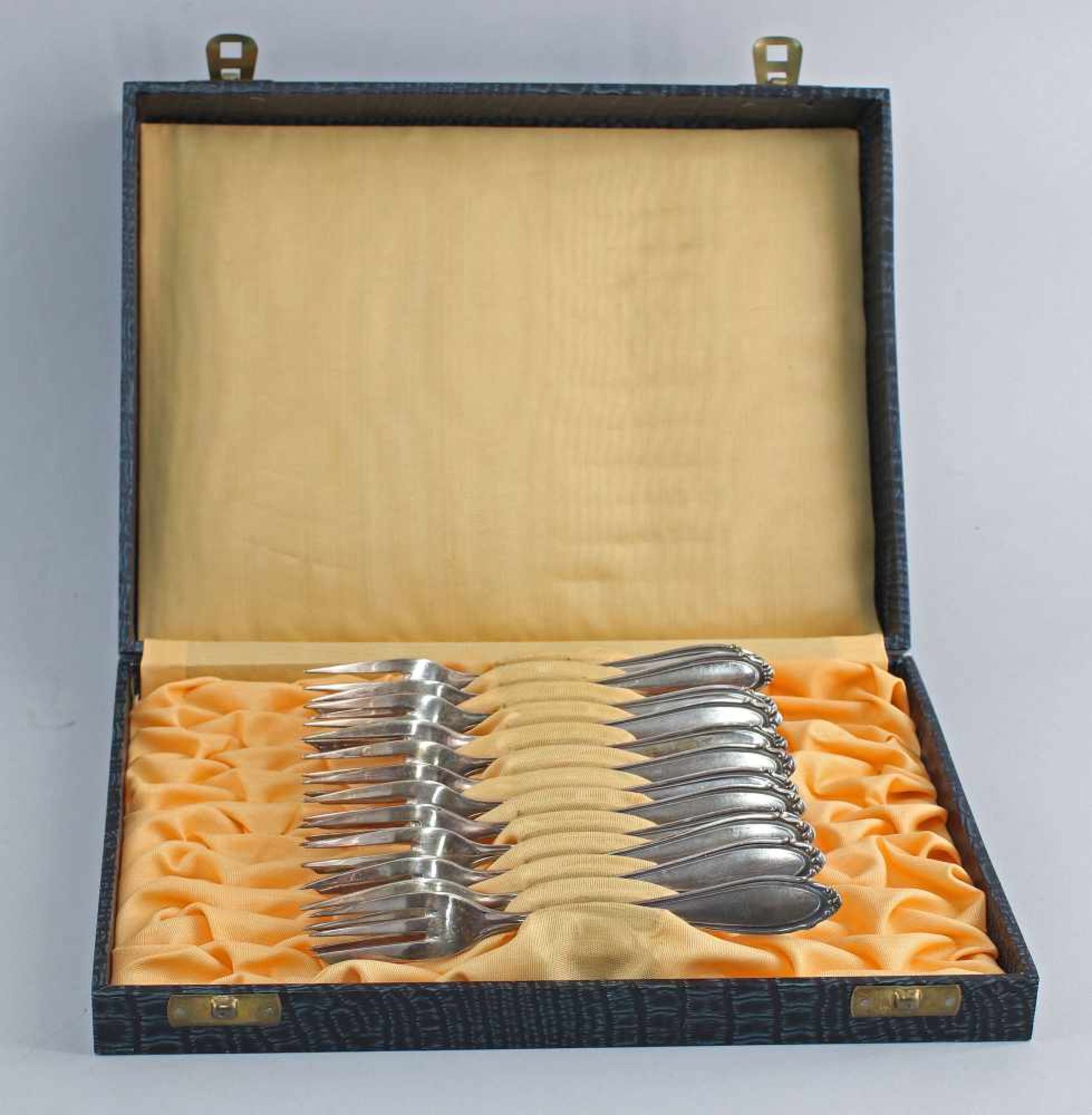 12 Silberne KuchengabelnMitte 20. Jh., 800er Silber, gepunzt mit Halbmond und Krone,