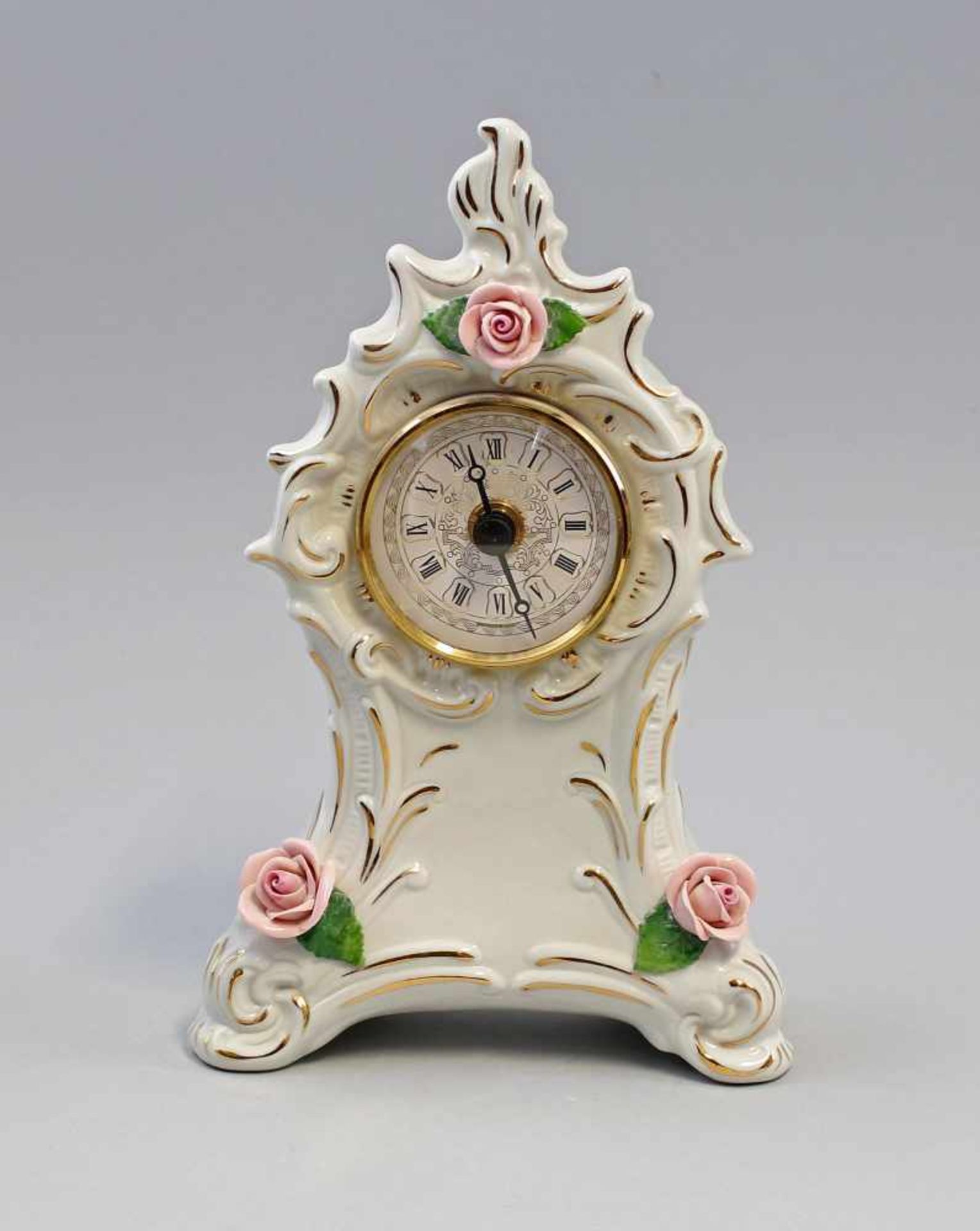 Uhr mit handmodellierten Rosengemarkt Ernst Bohne & Söhne, Rudolstadt, Thüringen, in Handarbeit