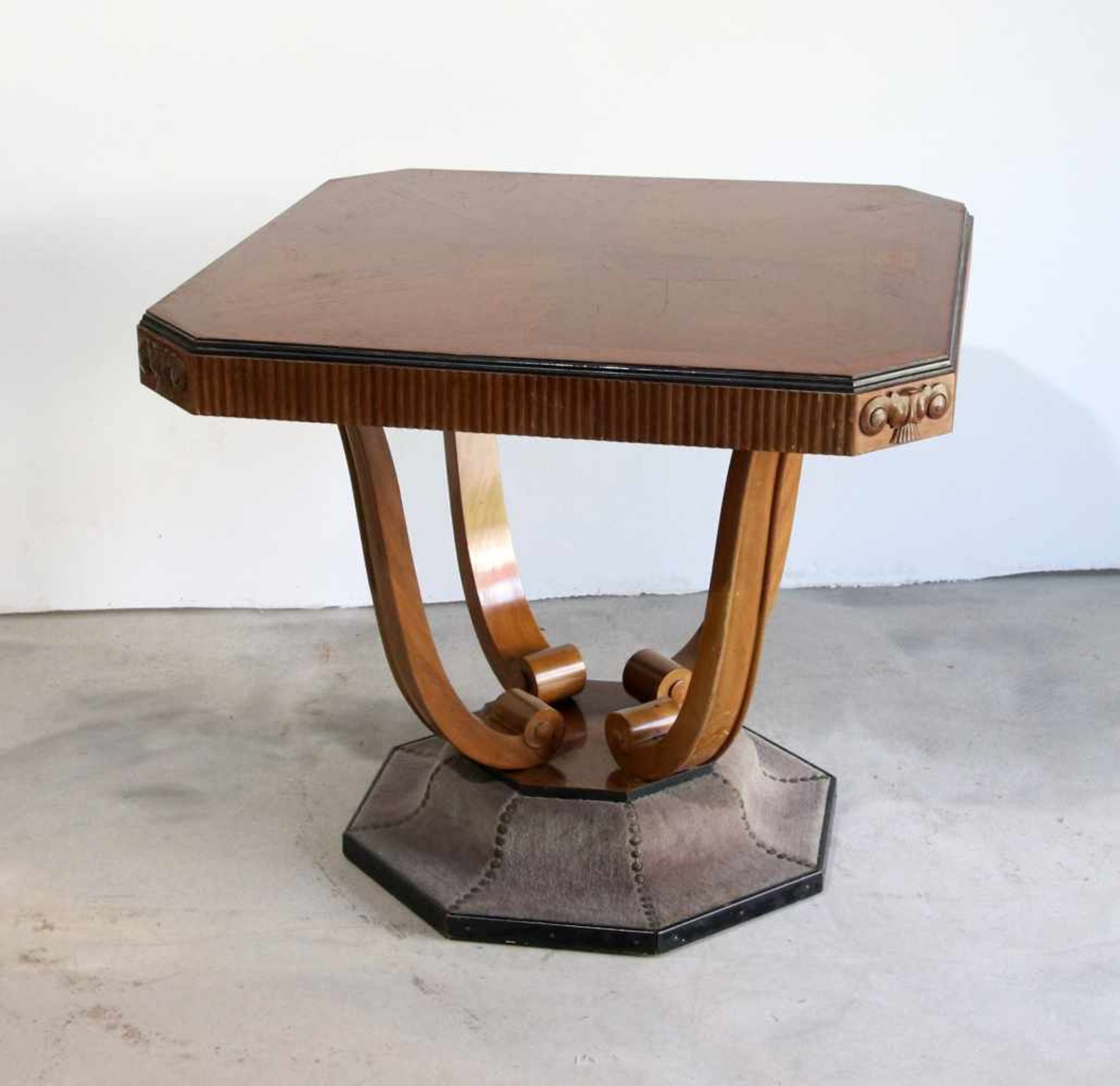 Salon-Tisch Art decoum 1920, Hartholz, quadratische Platte mit abgeschrägten Ecken und