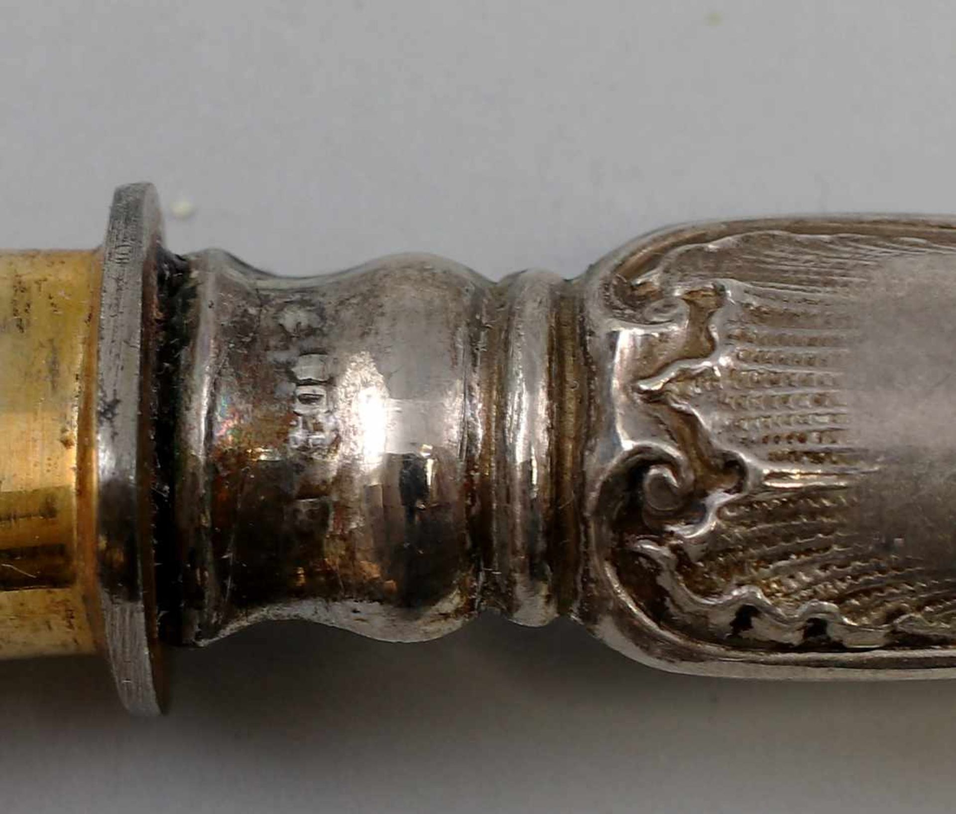 Vorlegeteile mit Silbergriffen Gründerzeit .um 1880, alle Teile mit gefüllten Silbergriffen, gepunzt - Image 2 of 2