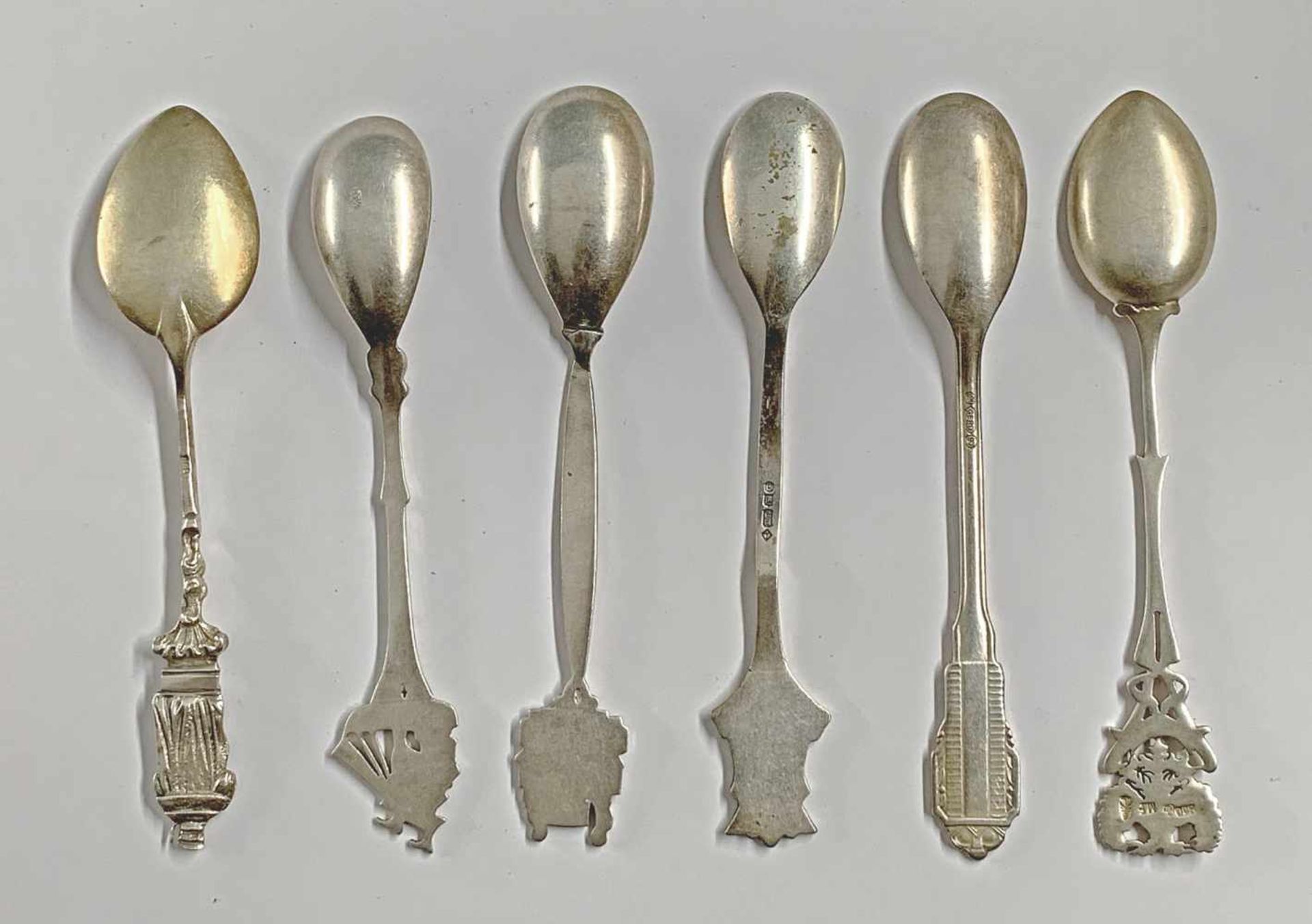 6 Andenkenlöffel, dabei Silberdabei 4x Silber (zus. ca. 47 g), 2x Silberauflage, jeweils gepunzt, - Image 2 of 2