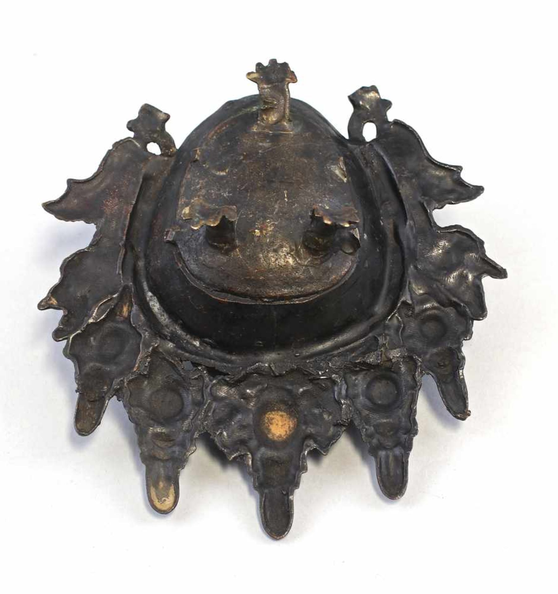 Räuchergefäß Dämonenkopfwohl Tibet/China, alt, Bronze mit dunkler Patina, auf 3 Beinen, Gefäß in - Bild 5 aus 5