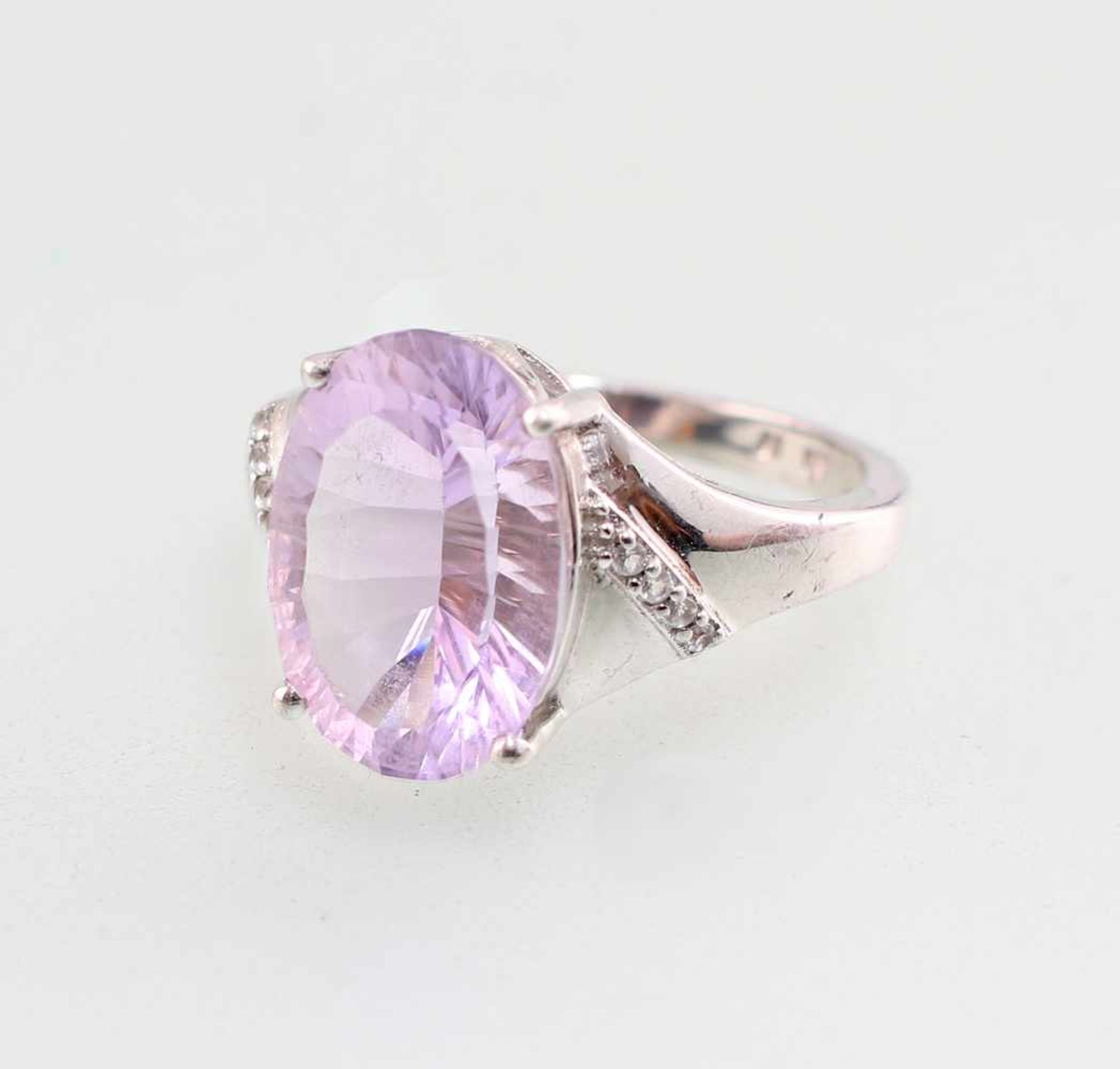 Amethyst-Ring925er Silber, 3,94g, rhodiniert, mit krappengefasstem, hellem Amethyst und Zirkonia