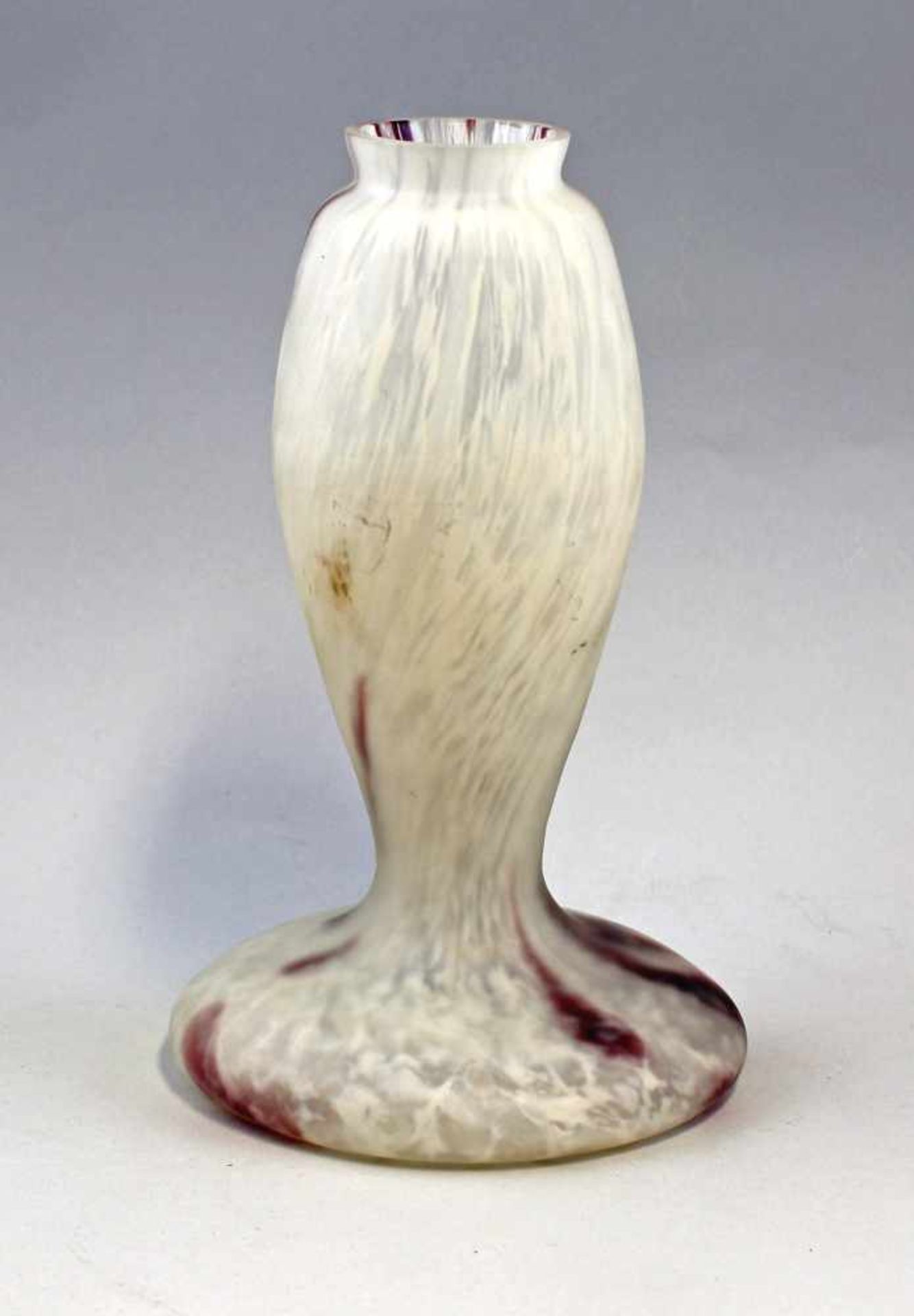 Vase Frankreich um 1925Pâte de verre-Technik, farbloses Glas mit weißen und violetten - Bild 2 aus 4