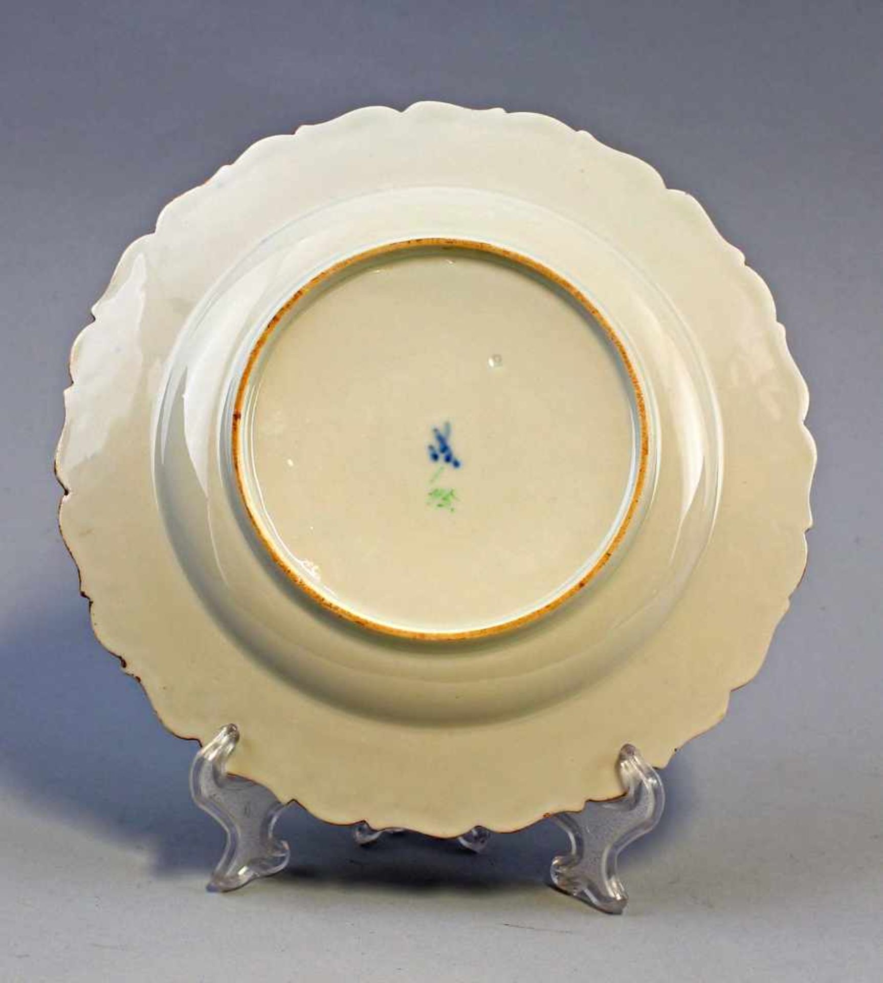 Teller Meissen 19. Jh.unterglasurblaue Schwerter Meissen, 1817-1824, verziert mit Reliefidekor, grün - Bild 2 aus 3