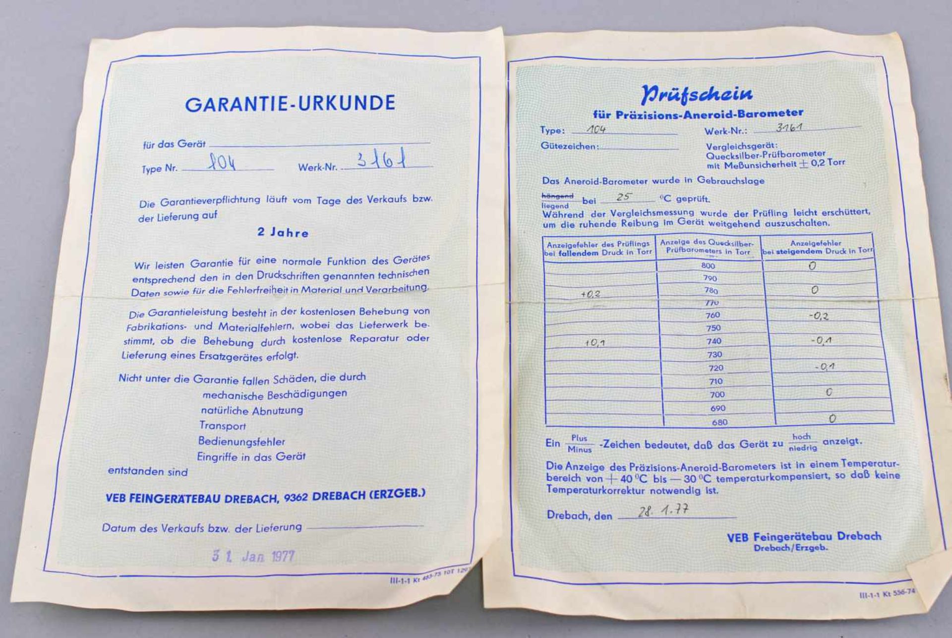 Präzisions-Aneroid-Barometer DrebachDDR ca. 1977, Holzkiste mit Plakette "VEB Feingerätebau, 9362 - Bild 4 aus 4