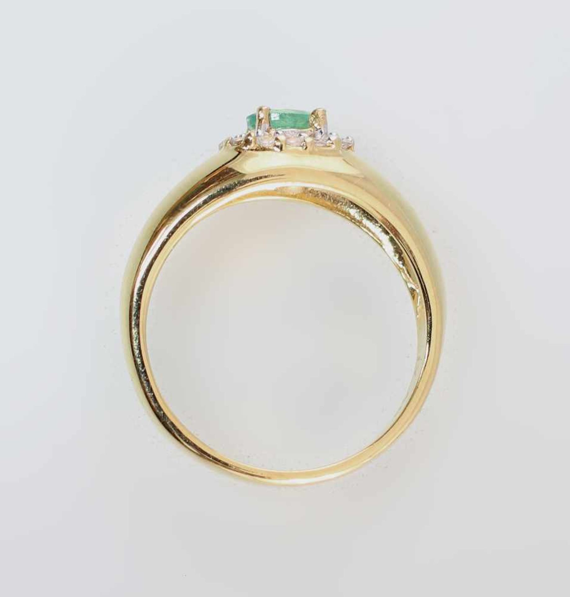 Smaragd-Topas-Ring925er Silber, vergoldet, 3,59g, an konischer Ringschine krappengefasster, oval- - Bild 4 aus 5