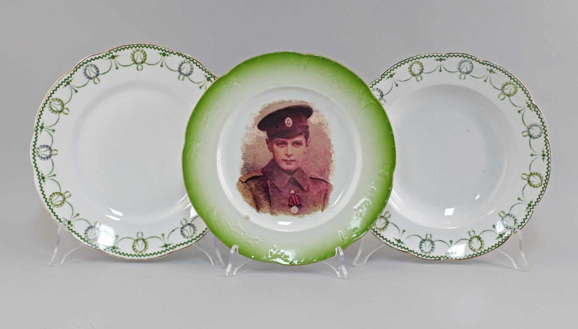3 Teller Kuznetsov Jugendstilgemarkt Kuznetsov, 1891 - 1917, Russland, Speise- und Suppen-Teller aus