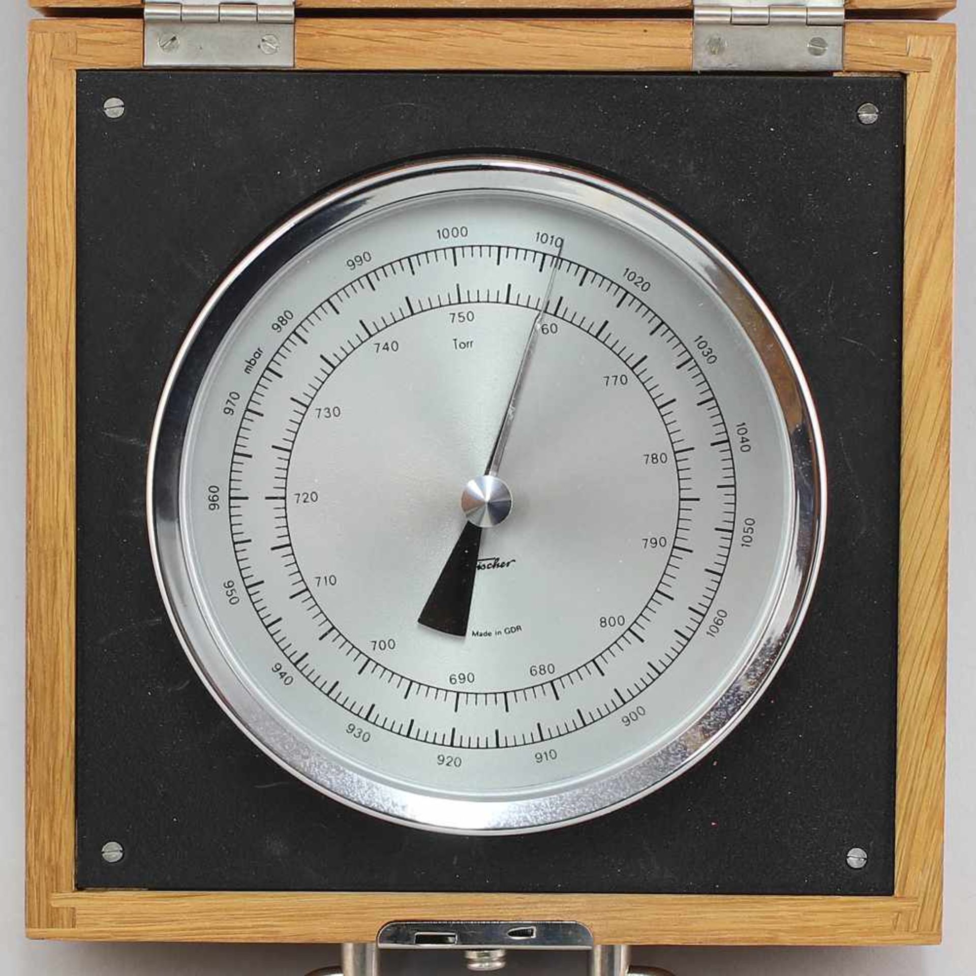 Präzisions-Aneroid-Barometer DrebachDDR ca. 1977, Holzkiste mit Plakette "VEB Feingerätebau, 9362 - Bild 2 aus 4