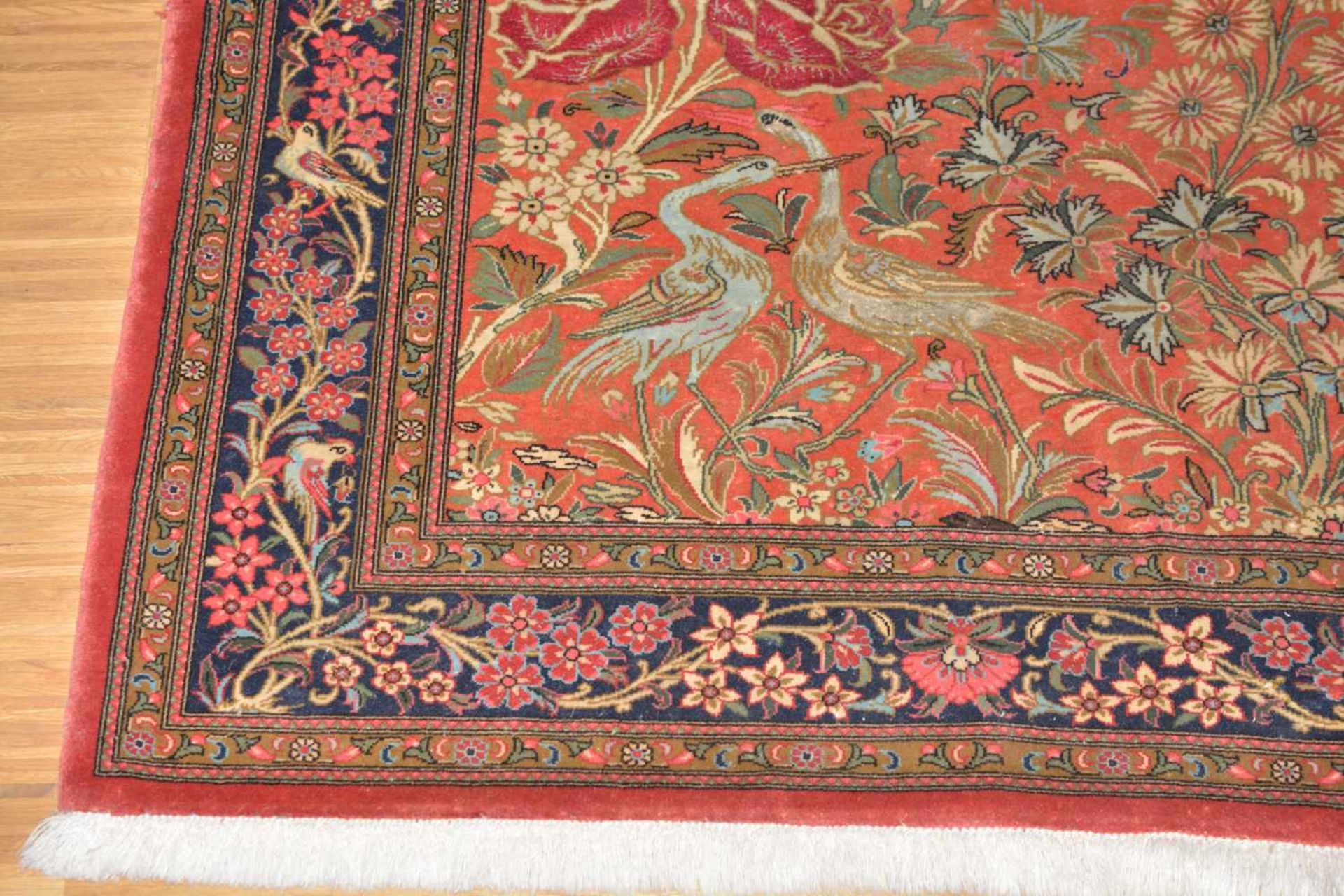 Indischer TeppichWolle und Seide auf Wolle, 146 cm x 107 cm, Ränder leicht beschädigtDieses Los wird - Image 2 of 4