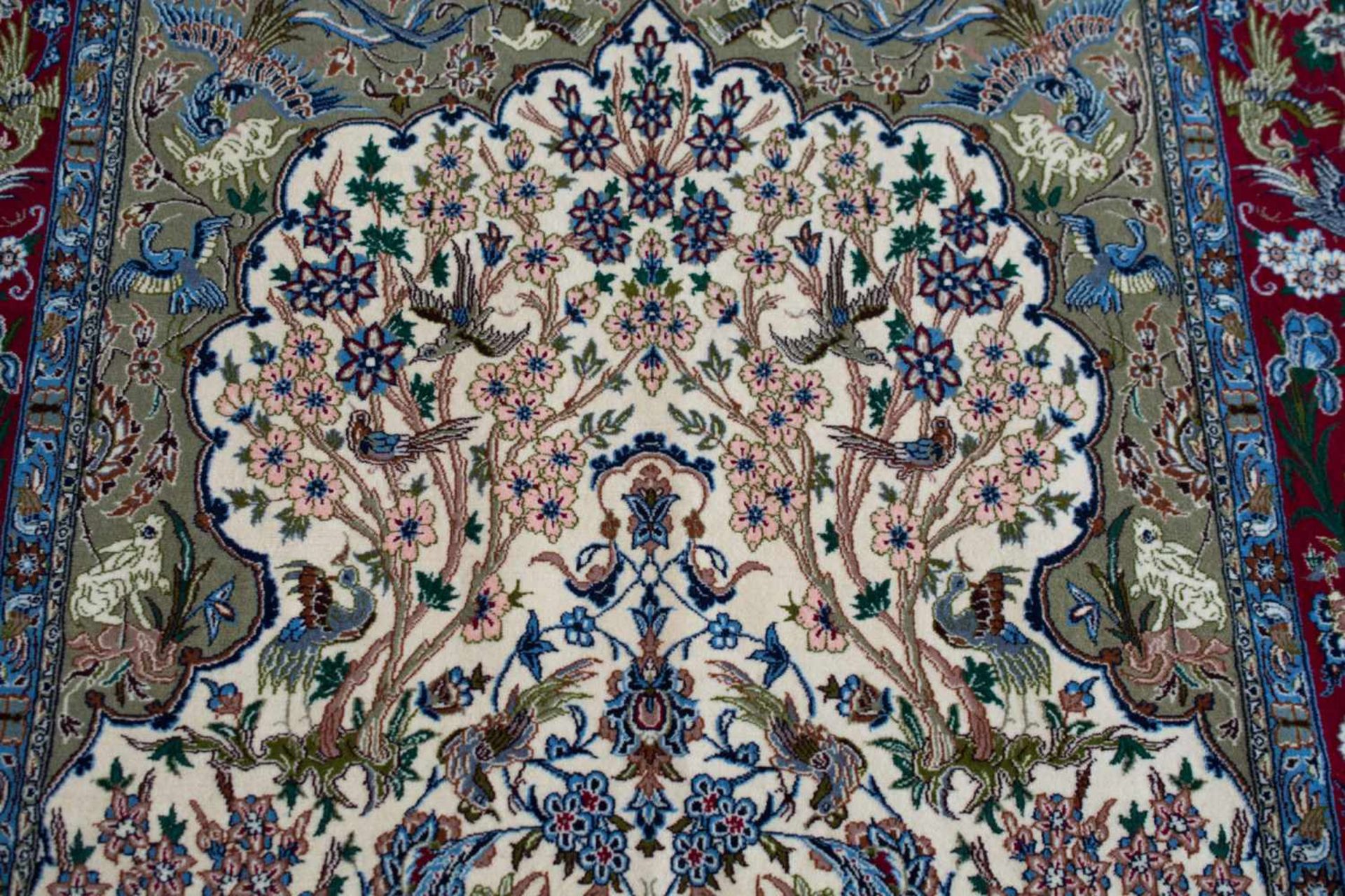 IsfahanBaumwolle auf Wolle, 174 cm x 111 cmDieses Los wird in einer online-Auktion ohne Publikum - Image 2 of 3