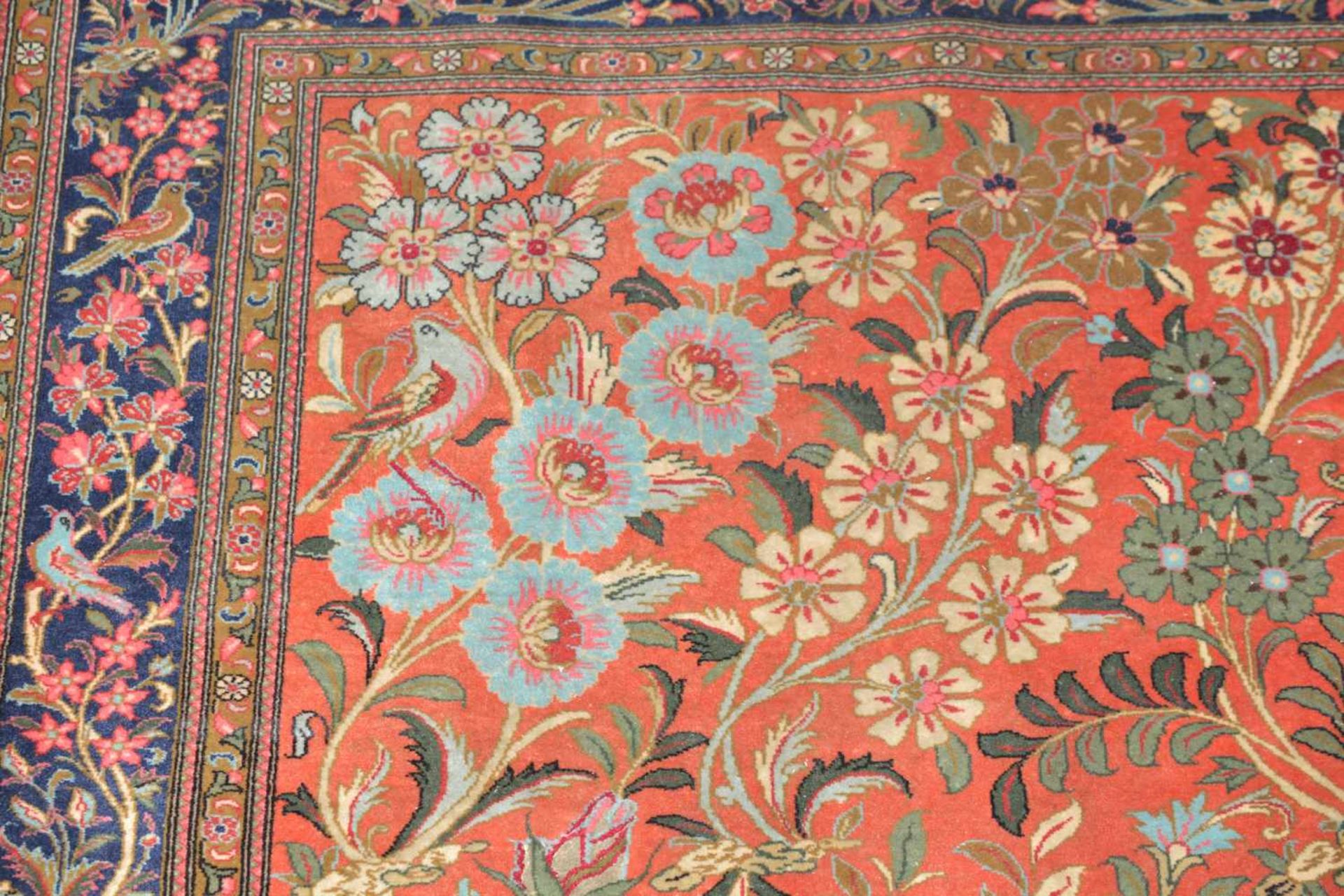 Indischer TeppichWolle und Seide auf Wolle, 146 cm x 107 cm, Ränder leicht beschädigtDieses Los wird - Image 3 of 4