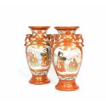 Paar Vasen SatsumaJapan, 1. Hälfte 19. Jh., Pozellan, Höhe 35 cm, eine Vase gerissenDieses Los