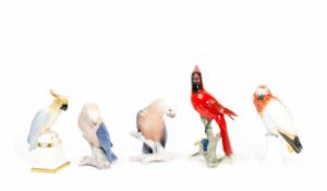 Konvolut Tierfiguren5-tlg., Papageien und Kakadus, Rotkardinal und ein Kakadu von Hutschenreuther,