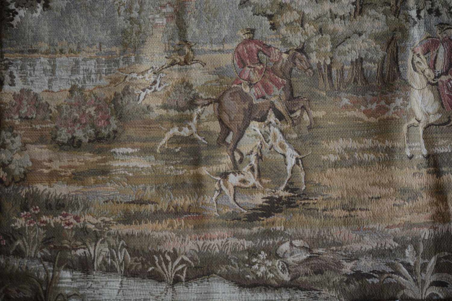 Gobelin mit JagdmotivFrankreich, 1. Hälfte 20. Jh., Wolle auf Wolle, 82 cm x 201 cmDieses Los wird - Image 2 of 3