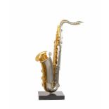 Arman Fernandez (1928 Nizza - 2005 New York) (F)Saxofon, polierte und vergoldete Bronze, Marmor-