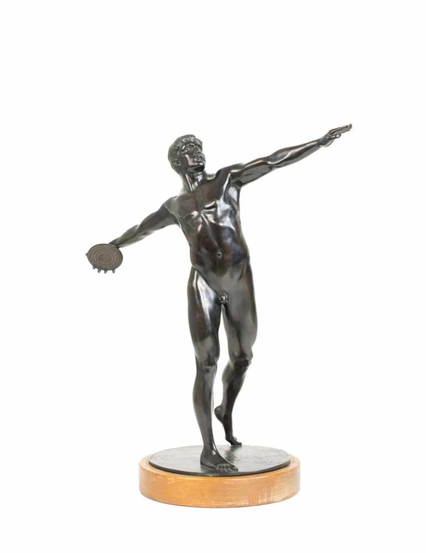 Rudolf Marcuse (1878 Berlin - 1930 London)Diskuswerfer, Bronze, patiniert, Holzsockel, Höhe 37,5 cm,