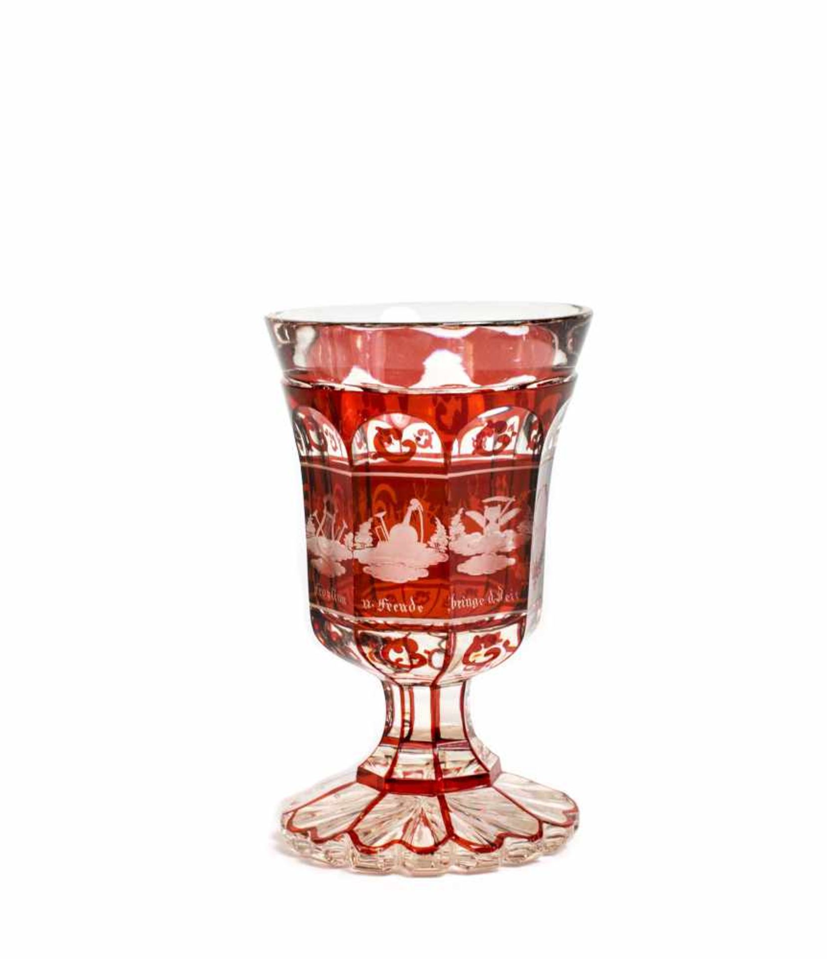 FreundschaftsbecherBöhmen, ca. 1880, rotgebeiztes Glas mit Facettschliff und 8 eingelegten Symbol-