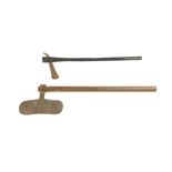 Konvolut afrikanischer WaffenZwei geschmiedete Äxte, Holzgriff, Längen 48 cm und 59 cm, drei