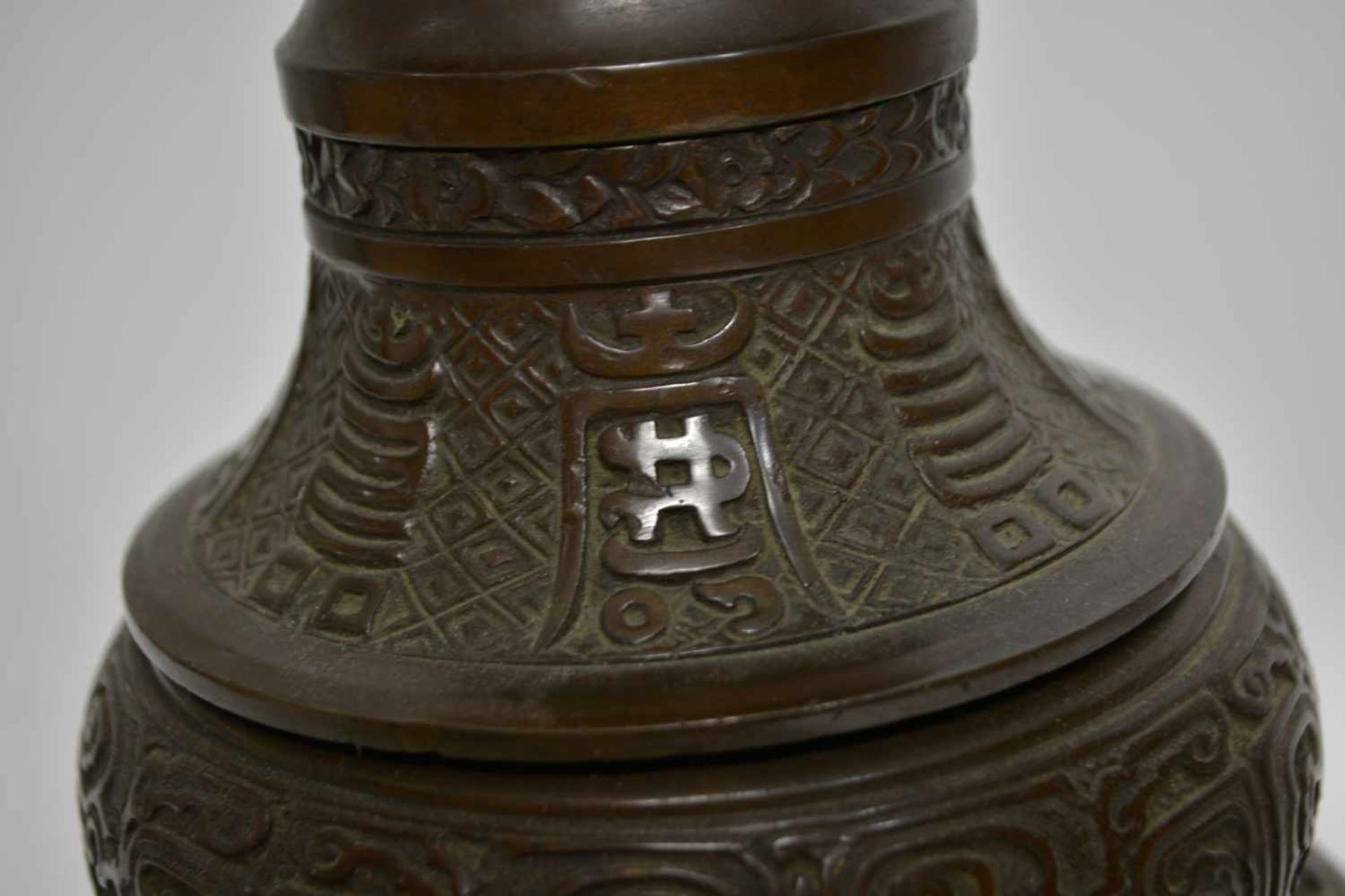 Stehlampe20. Jh., Bronzefuß, 2 Glühbirnen mit Kordel und zusätzlichem Schalter am Stecker, Ø - Bild 2 aus 2