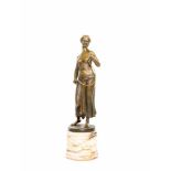 Georg Kemper (1880 Oelde - 1948 ebenda)Frau mit Seil, Bronze, auf Marmorsockel, Höhe 56,5 cm,