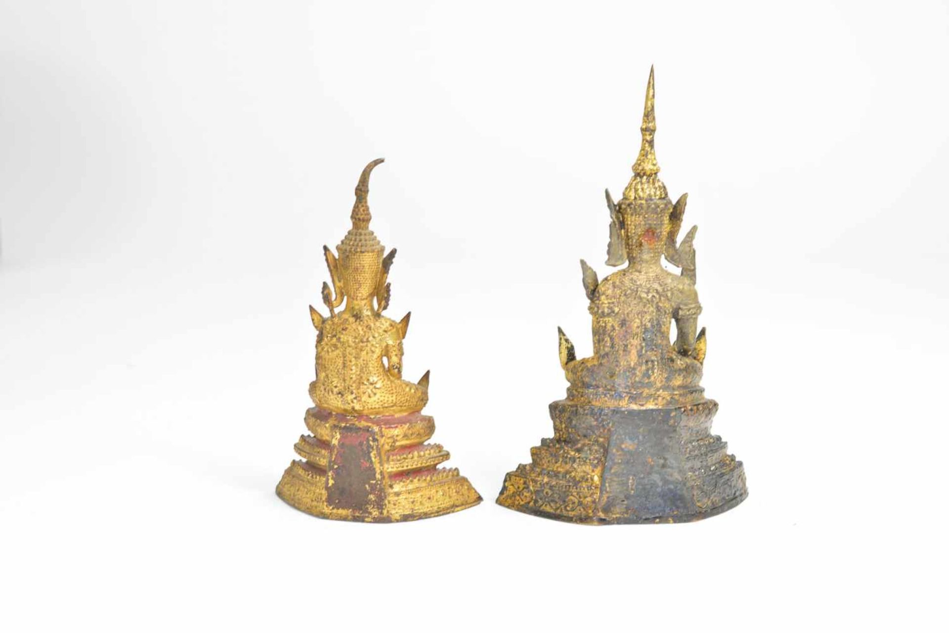 2 Rattanakosin-BuddhasThailand, um 1900, Bronzeguss in verlorener Form, Vergoldung auf roter - Image 2 of 2
