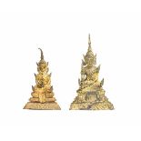 2 Rattanakosin-BuddhasThailand, um 1900, Bronzeguss in verlorener Form, Vergoldung auf roter
