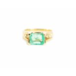Damenring585 Gelbgold, besetzt mit 6 Achtkant-Diamanten, K/L, si-p, ein Smaragd, Kolumbien,